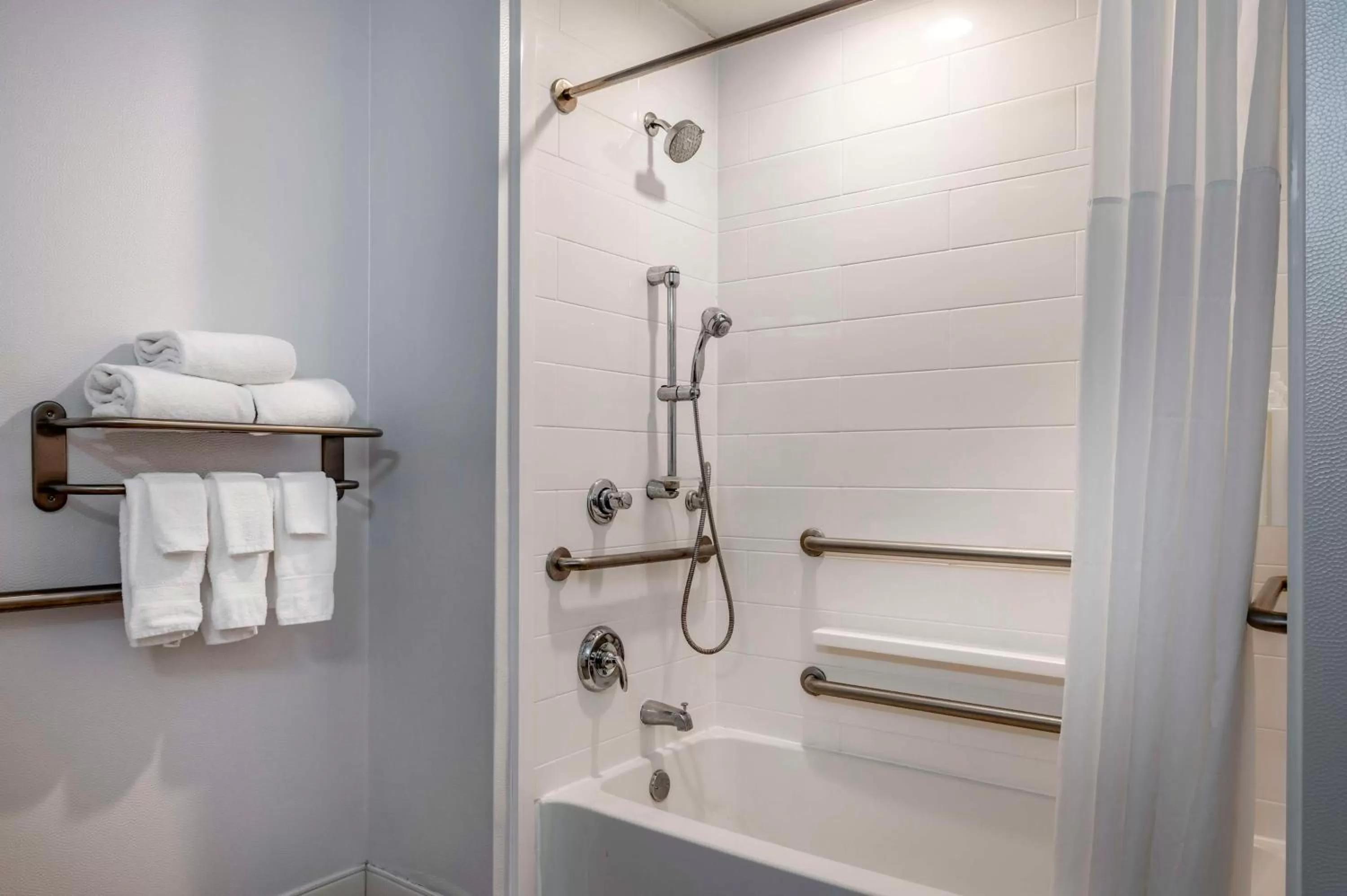 Bathroom in Hampton Inn Greenfield