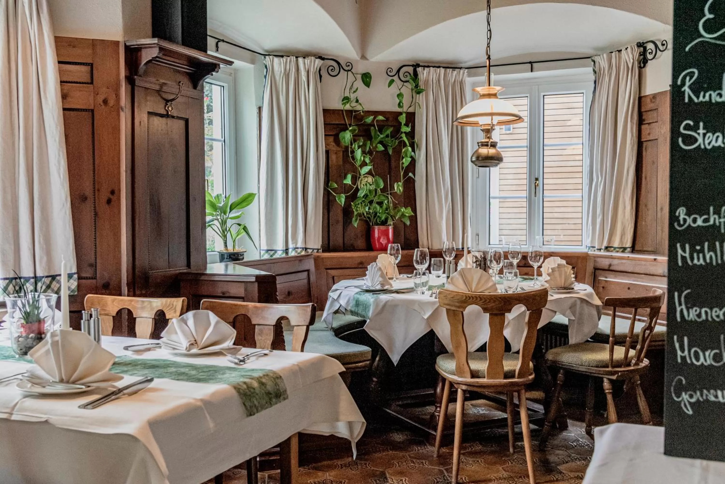 Restaurant/places to eat in Wohlfühlhotel Goiserer Mühle