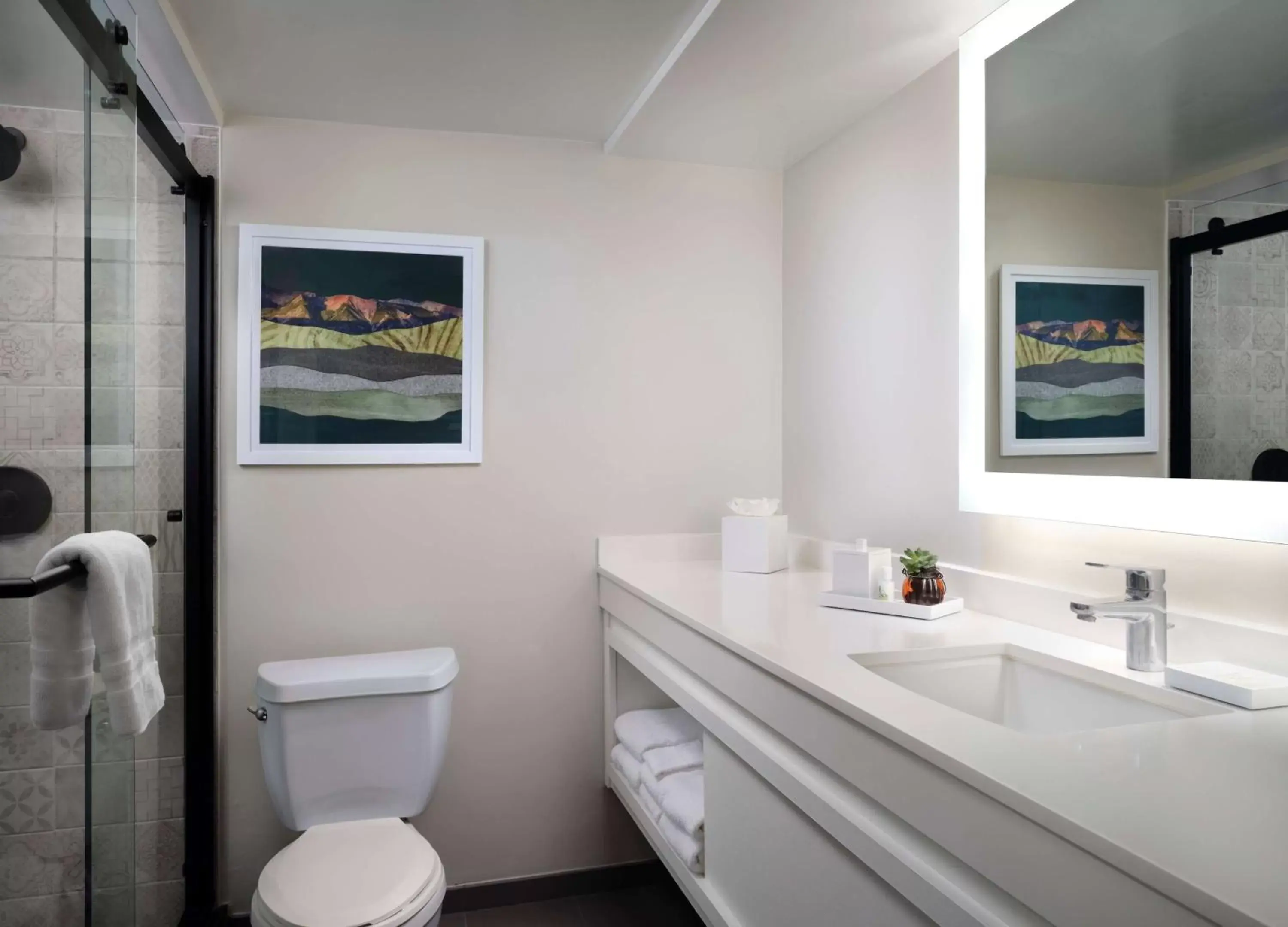 Deluxe King - Hearing Accessible in Sonesta Irvine John Wayne Airport Deluxe King - Hearing Accessible in Sonesta Irvine John Wayne Airport