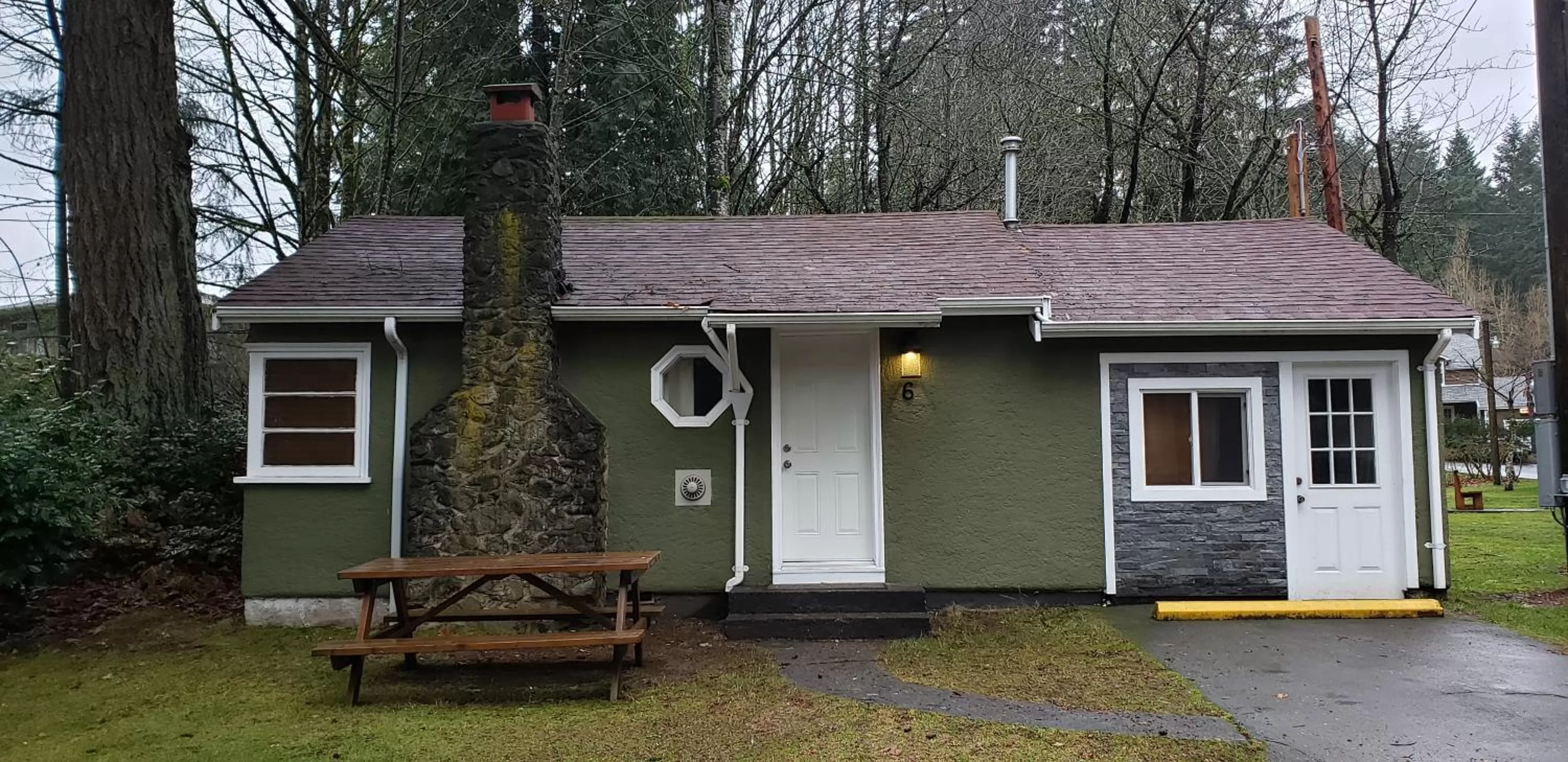 Facade/entrance, Property Building in Malahat Bungalows Motel