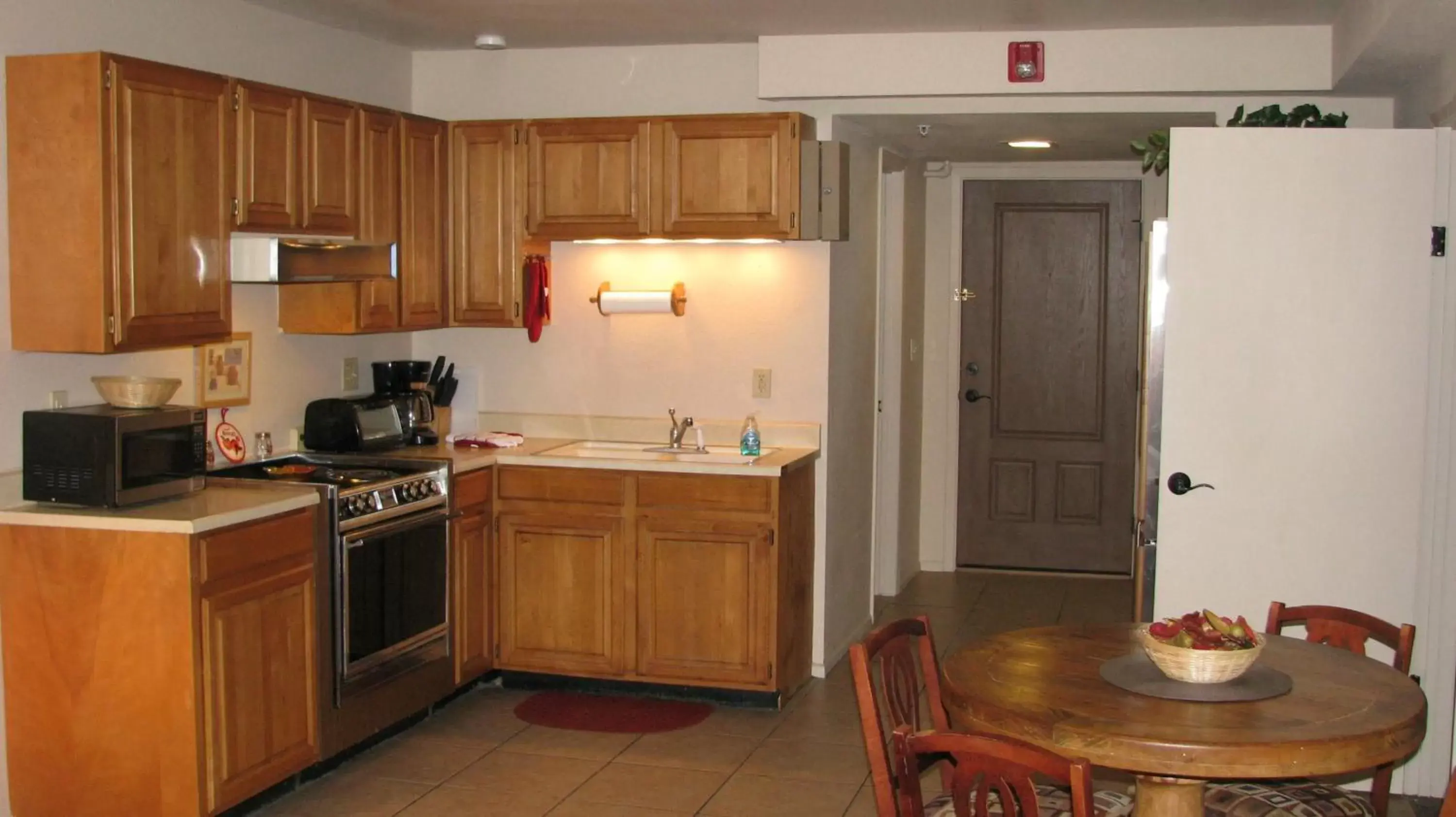 Photo of the whole room, Kitchen/Kitchenette in Beaver Creek Inn