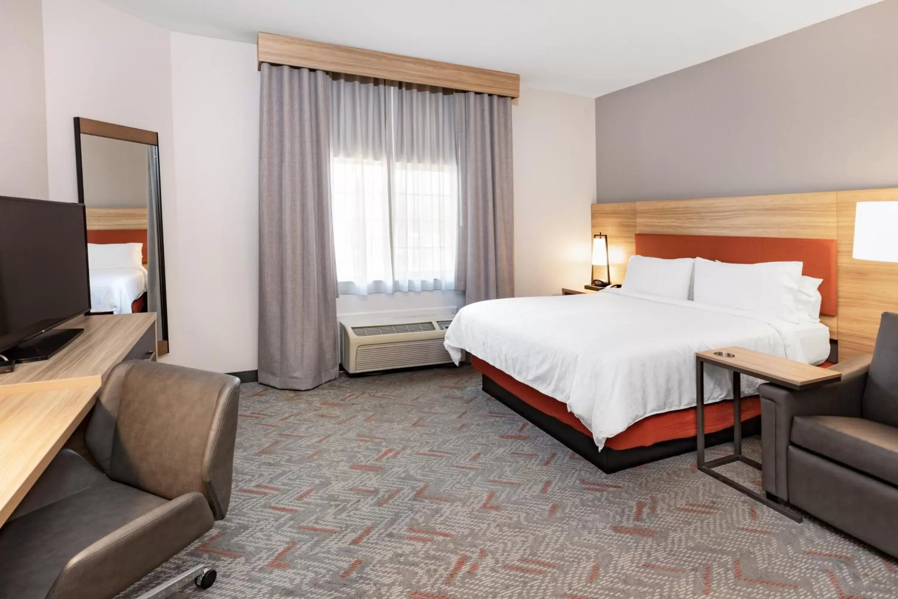 Photo of the whole room, Bed in Candlewood Suites Mount Pleasant, an IHG Hotel