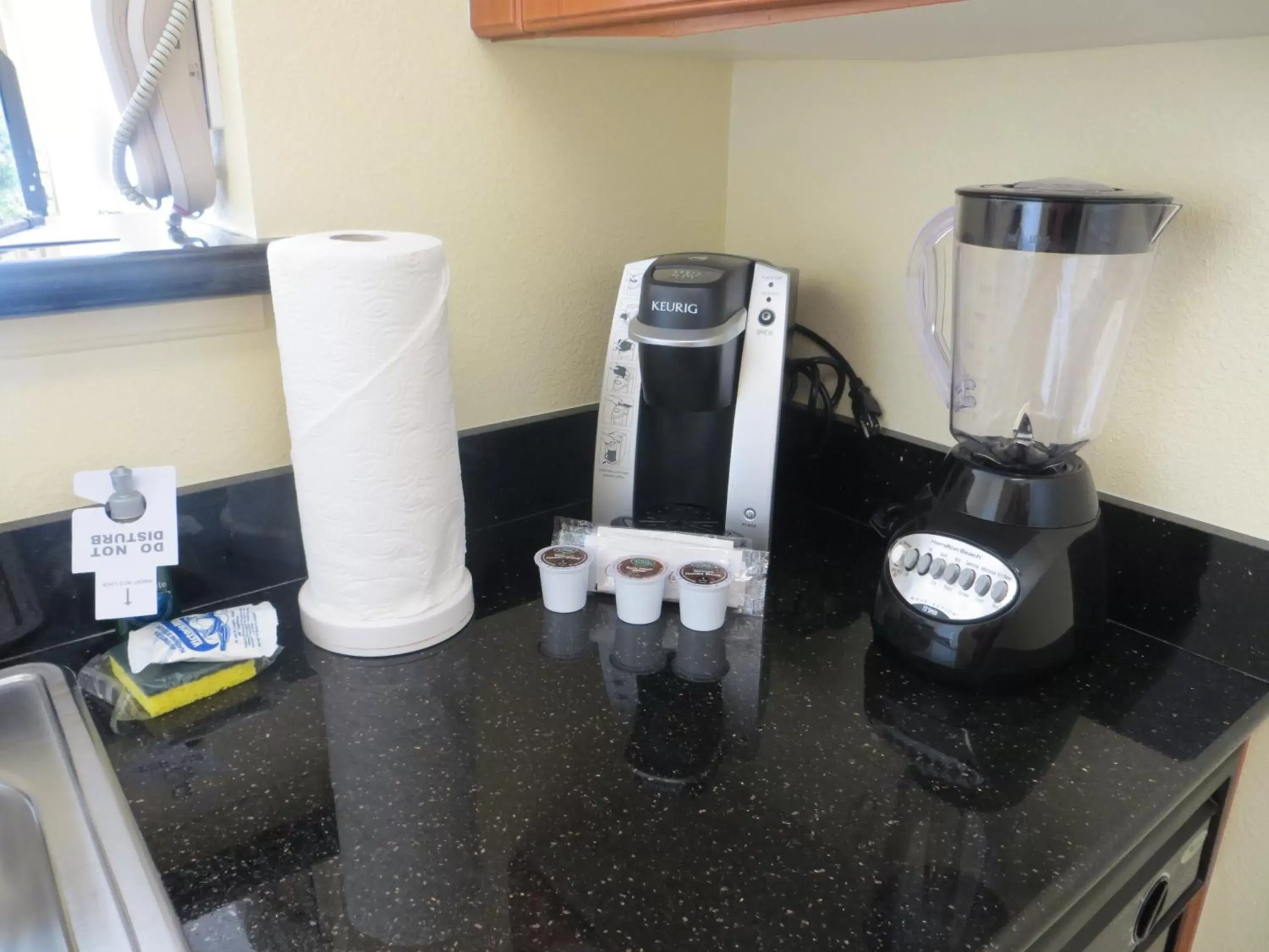 Coffee/tea facilities in The Point Hotel & Suites Universal