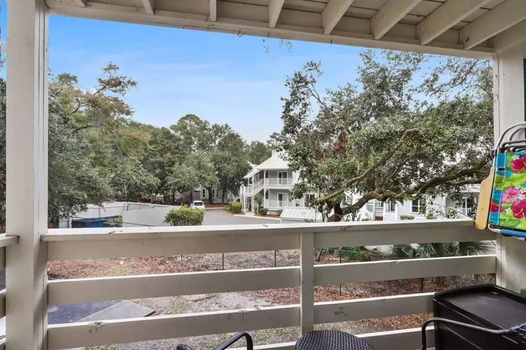 5 stars Peaceful Condo - 7 min walk to the beach