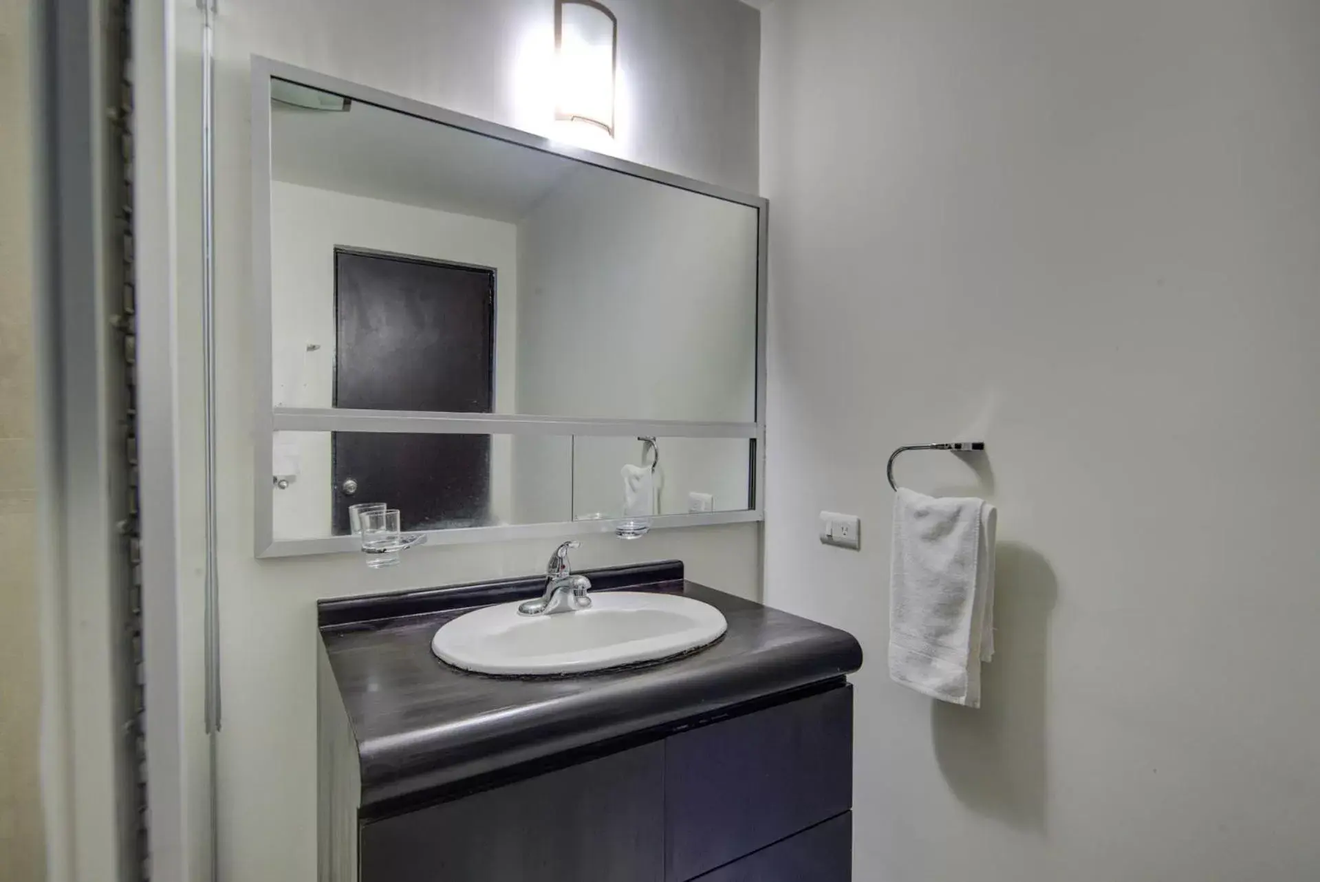 Bathroom in Grupo Kings Suites -Platon 436