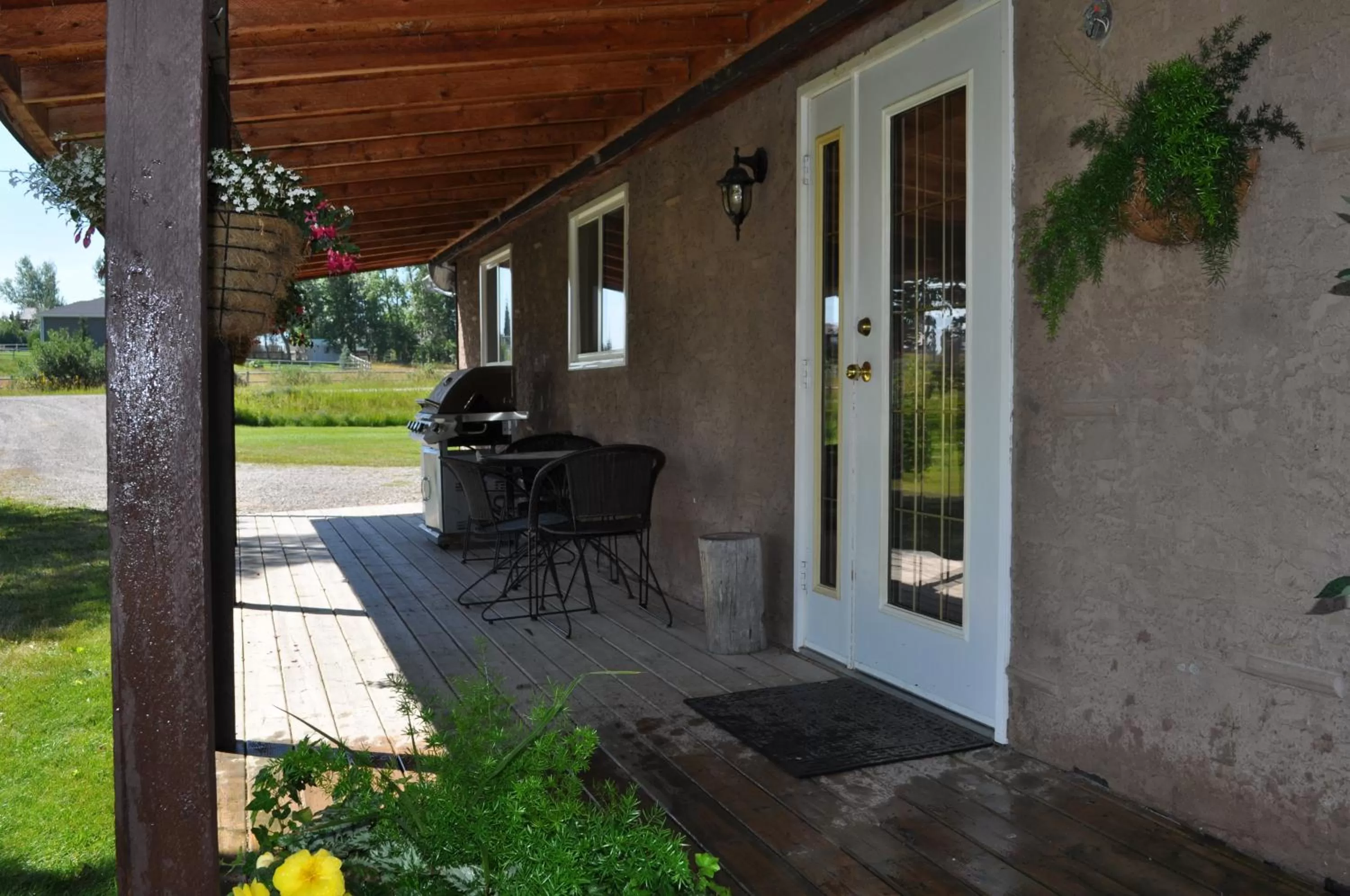 Patio in Rocky Ridge Country Lodge