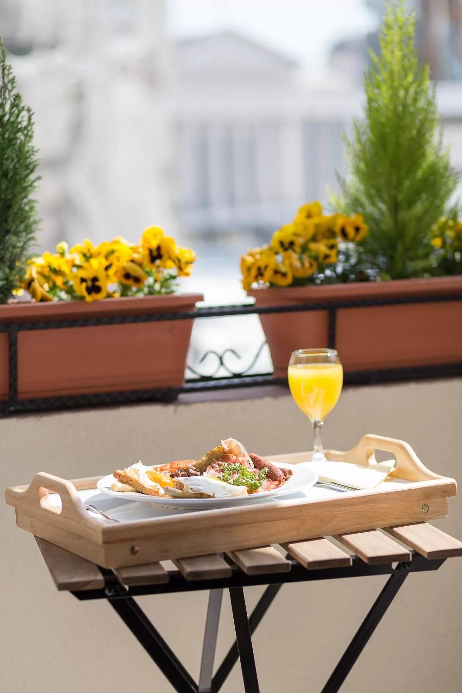 Restaurant/places to eat in Hotel London B&B