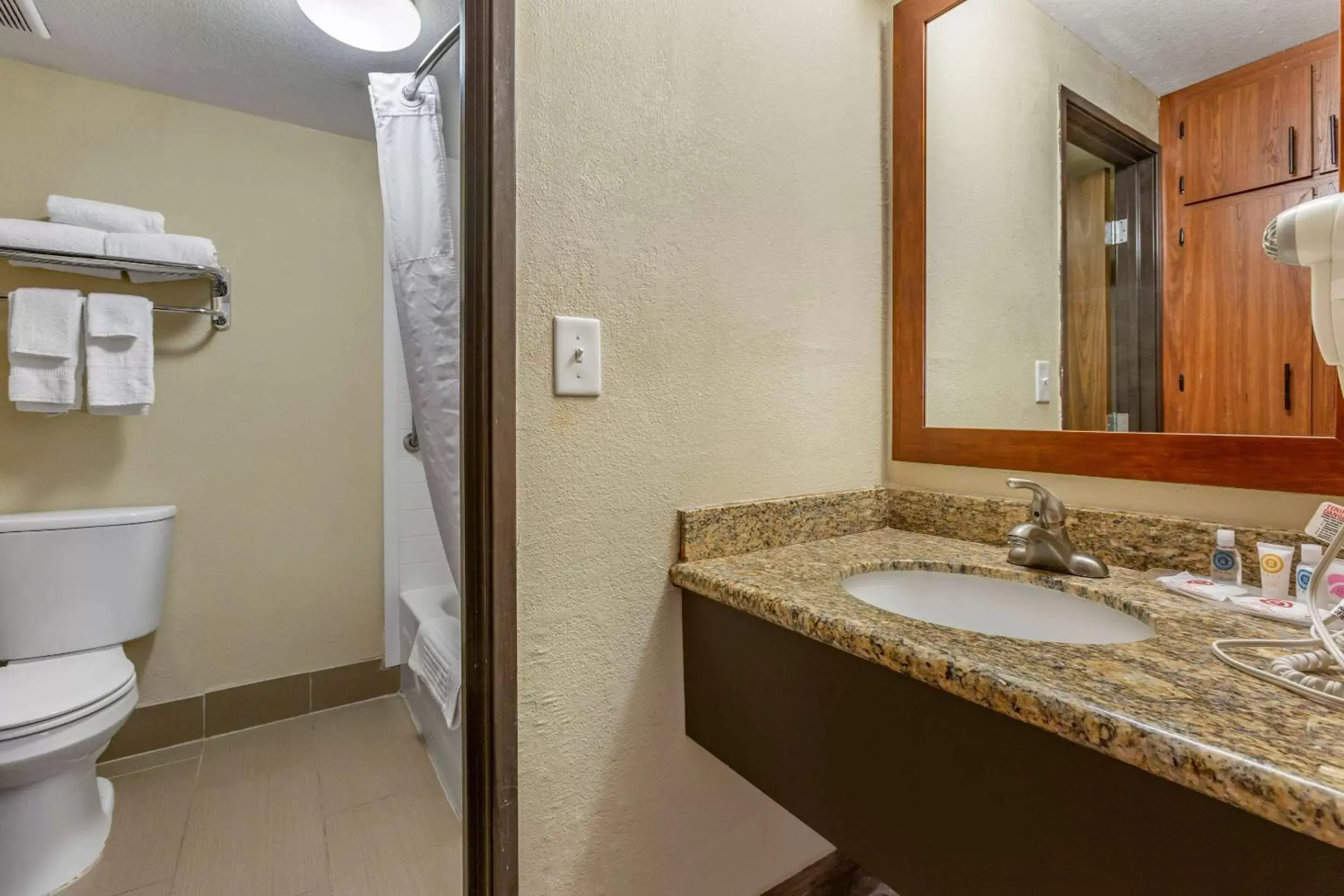 Bathroom in Comfort Inn & Suites Phoenix North / Deer Valley