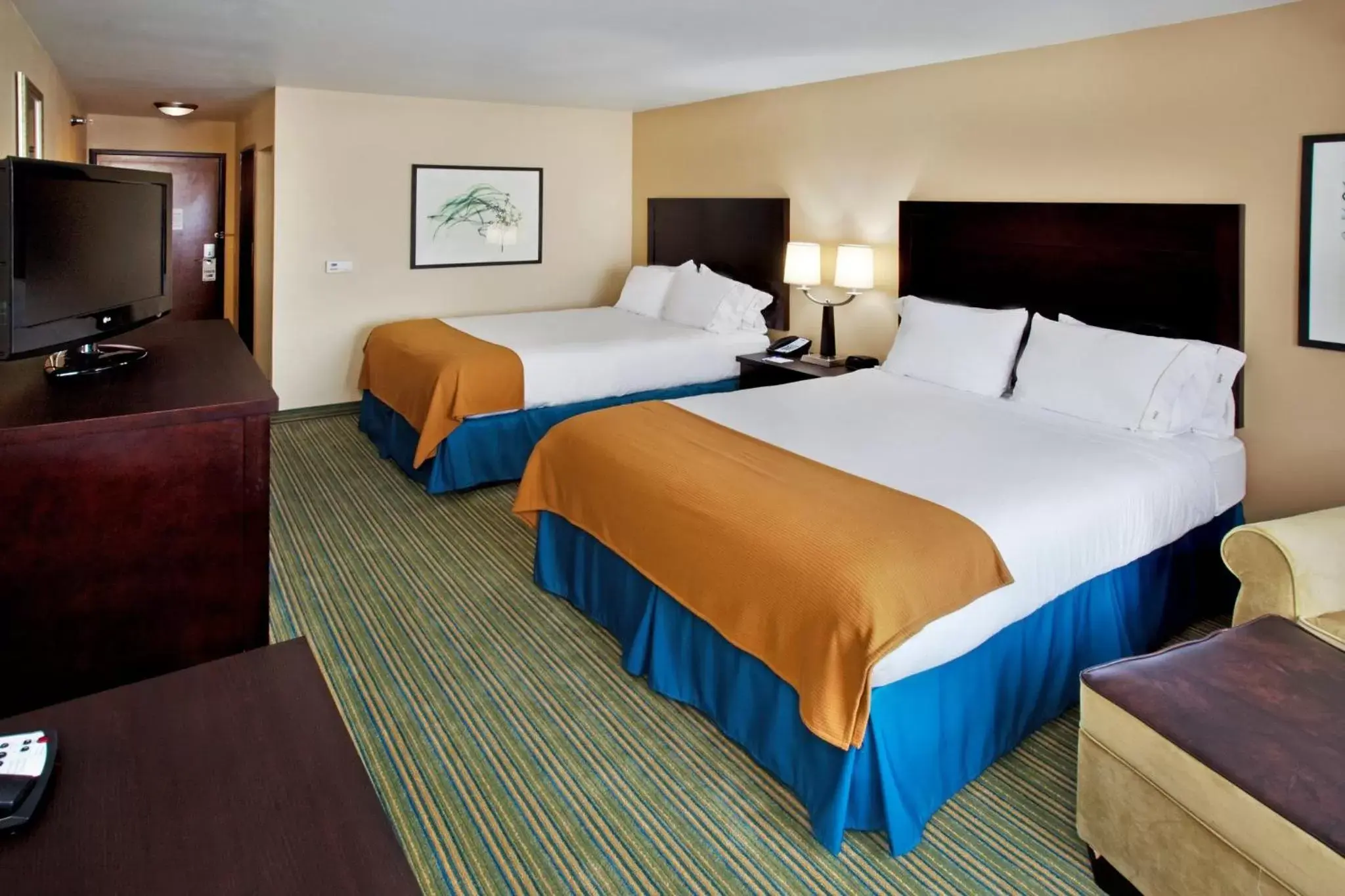 Photo of the whole room, Bed in Holiday Inn Express- Waterloo/Cedar Falls, an IHG Hotel