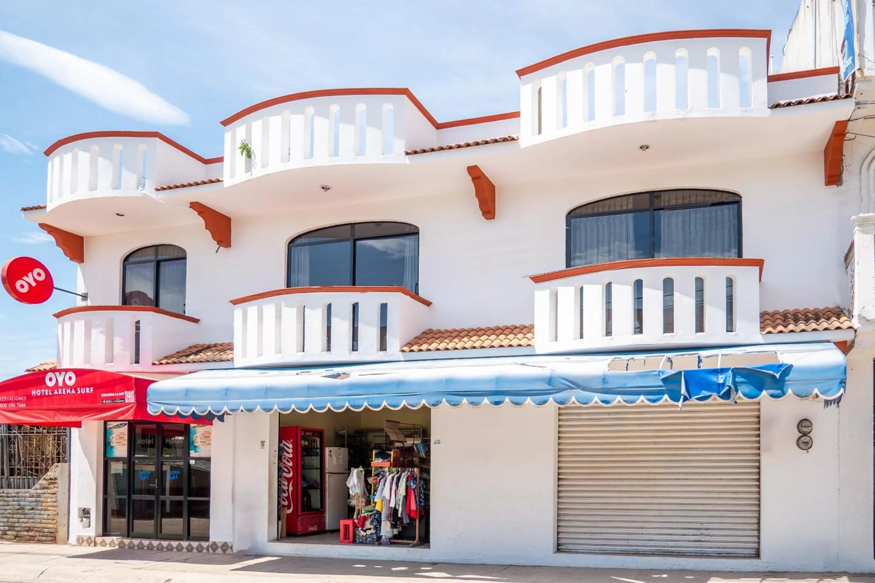 Facade/entrance in OYO Hotel Arena Surf, Puerto Escondido
