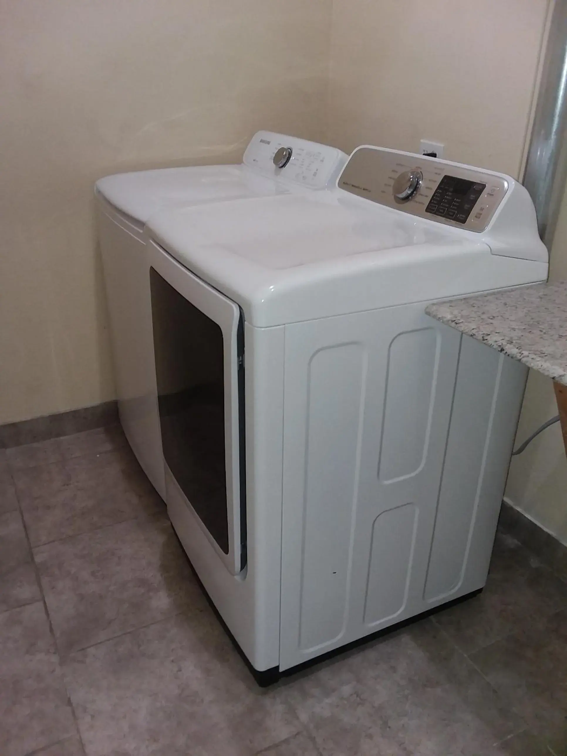 Kitchen/Kitchenette in Hawthorn Suites by Wyndham Columbia