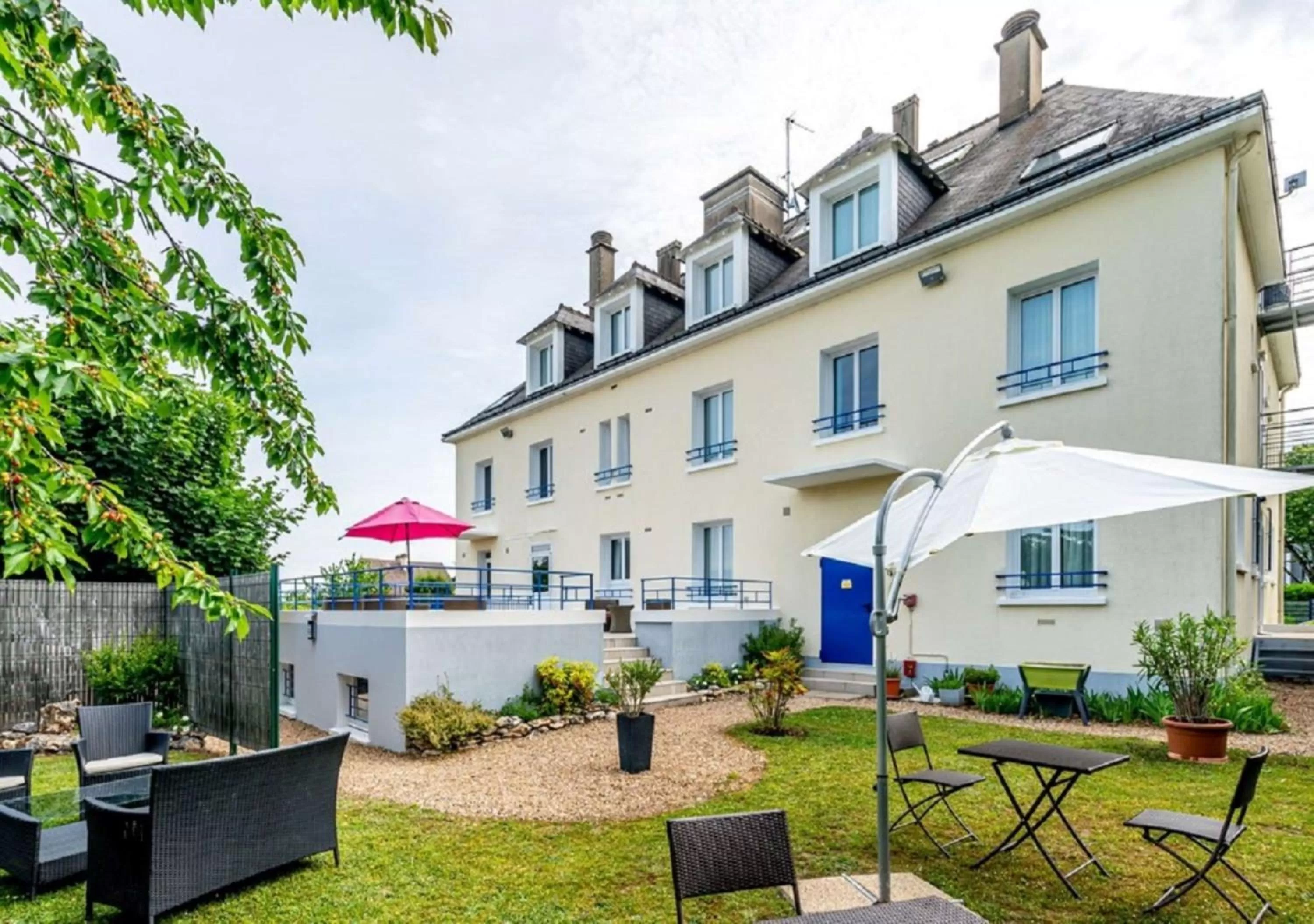 Property building in Best Western Le Vinci Loire Valley