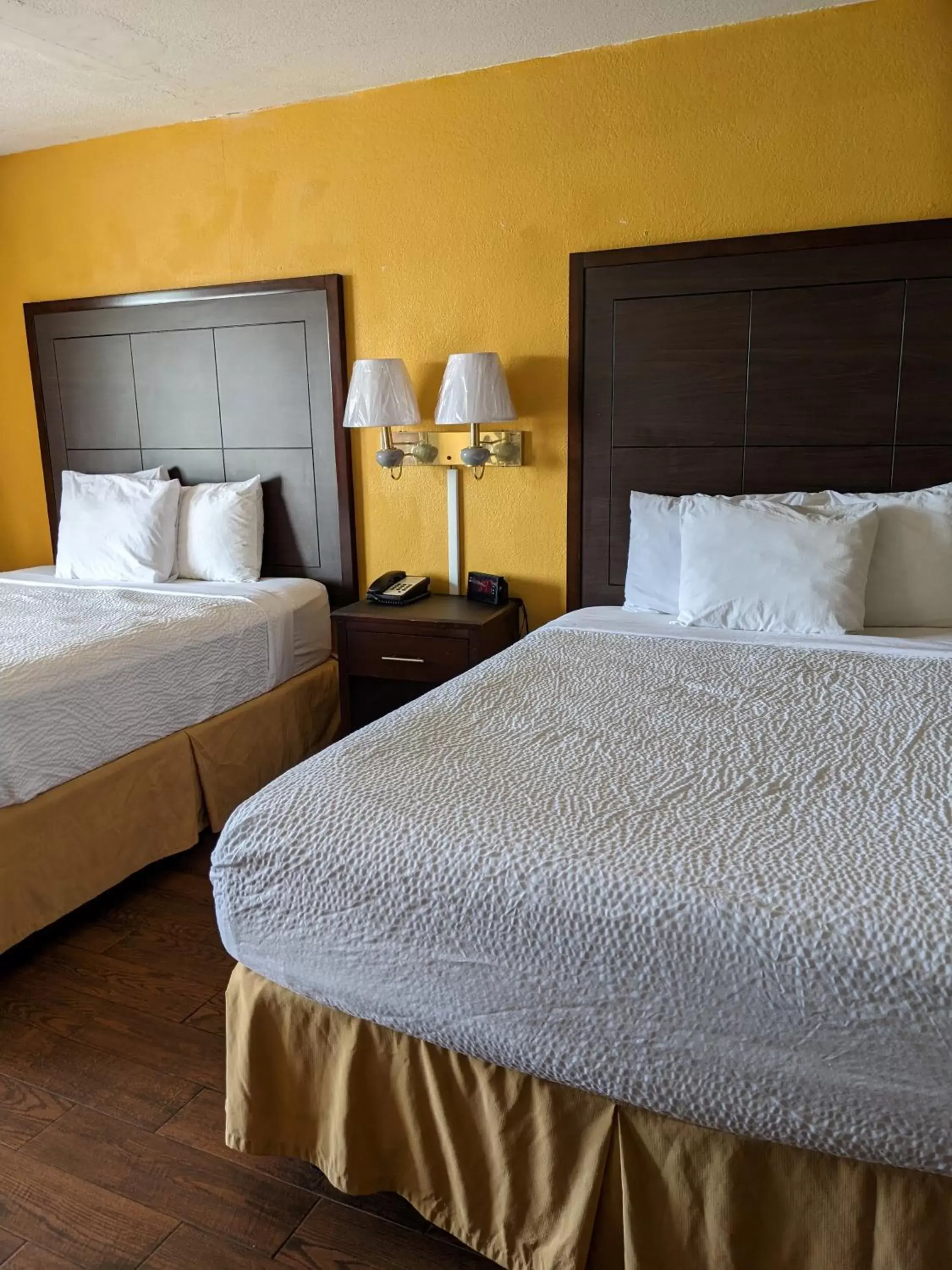 Bed in Days Inn & Suites by Wyndham Port Richey
