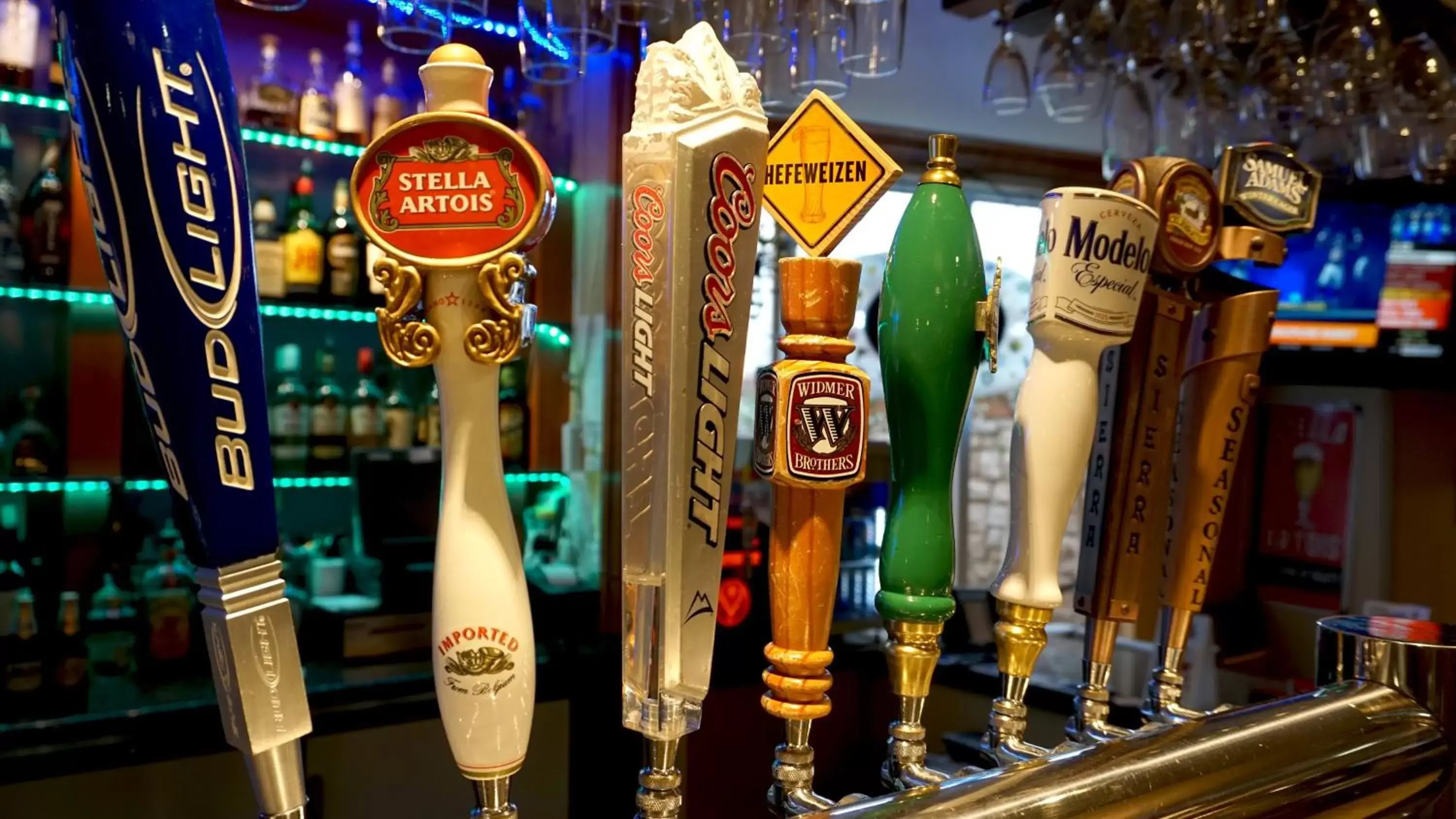 Lounge or bar in Holiday Inn Oakland Airport, an IHG Hotel