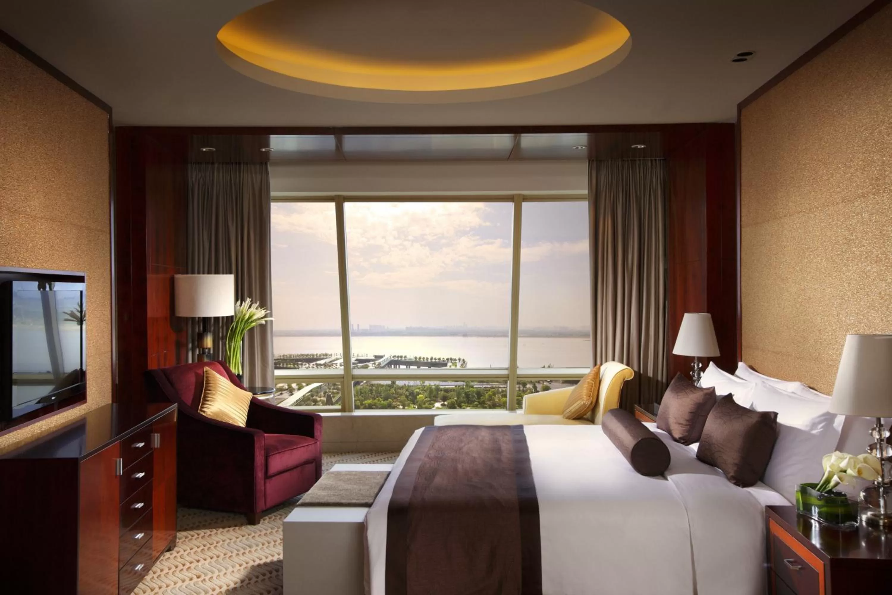 Bedroom, Bed in InterContinental Hangzhou ICC by IHG