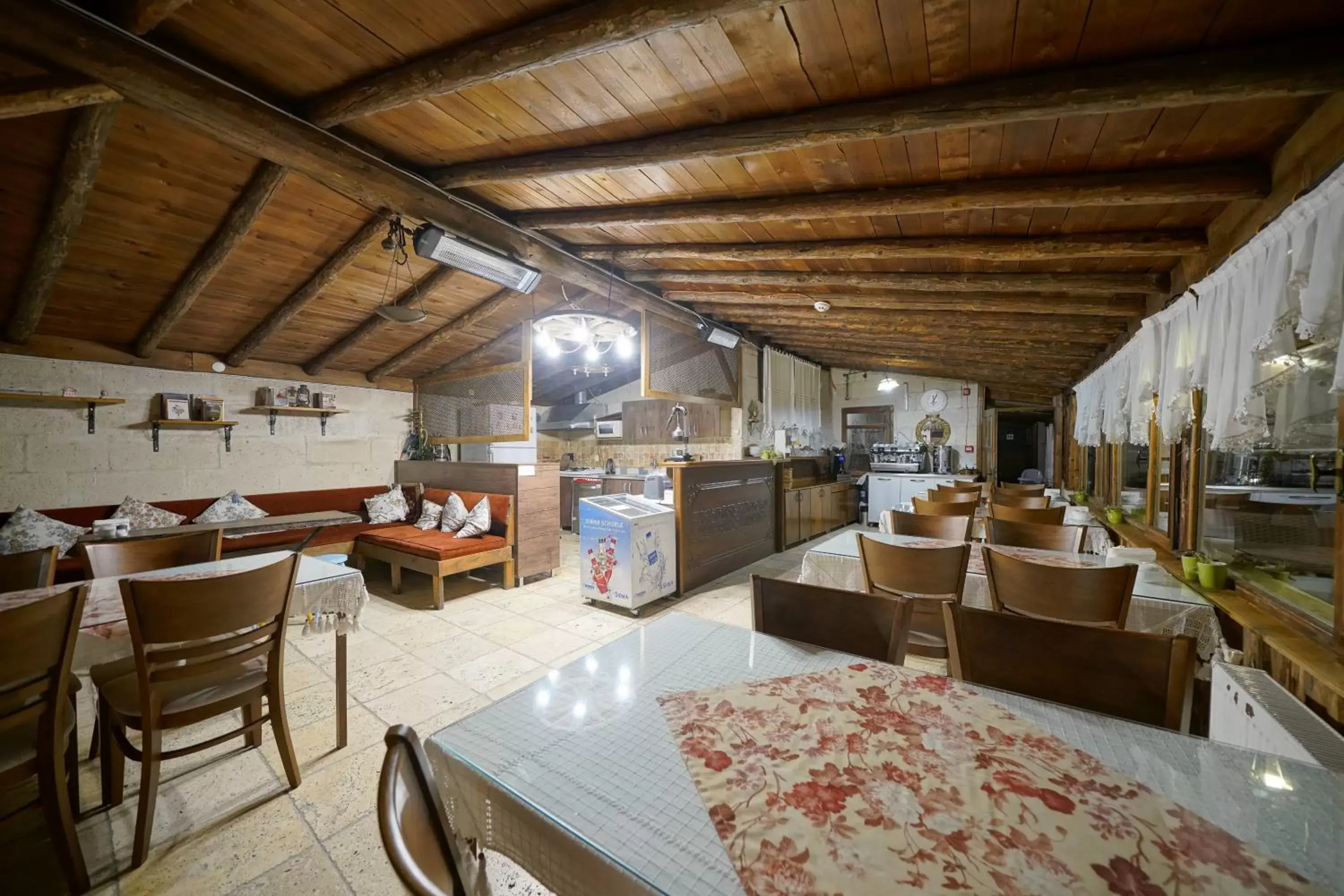 Restaurant/places to eat in Arch Palace Restaurant/places to eat in Arch Palace