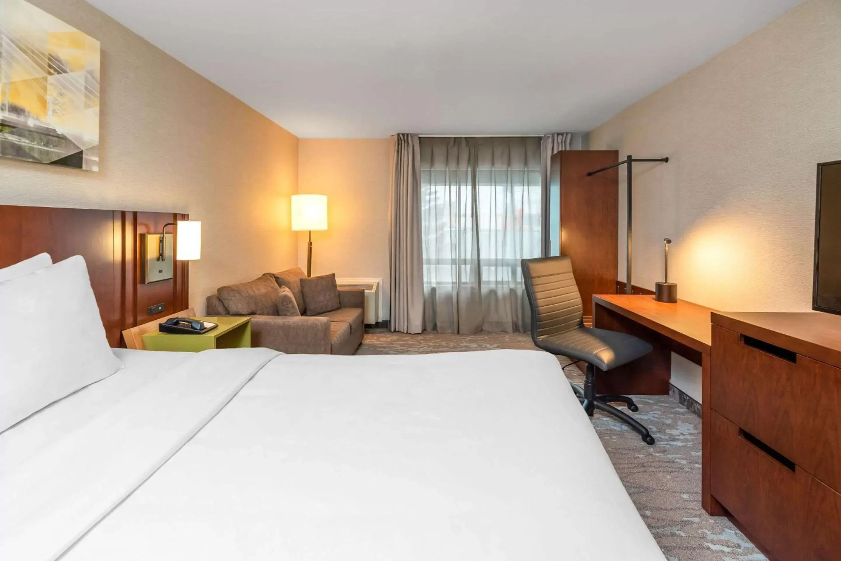 Photo of the whole room, Bed in Comfort Inn Boucherville