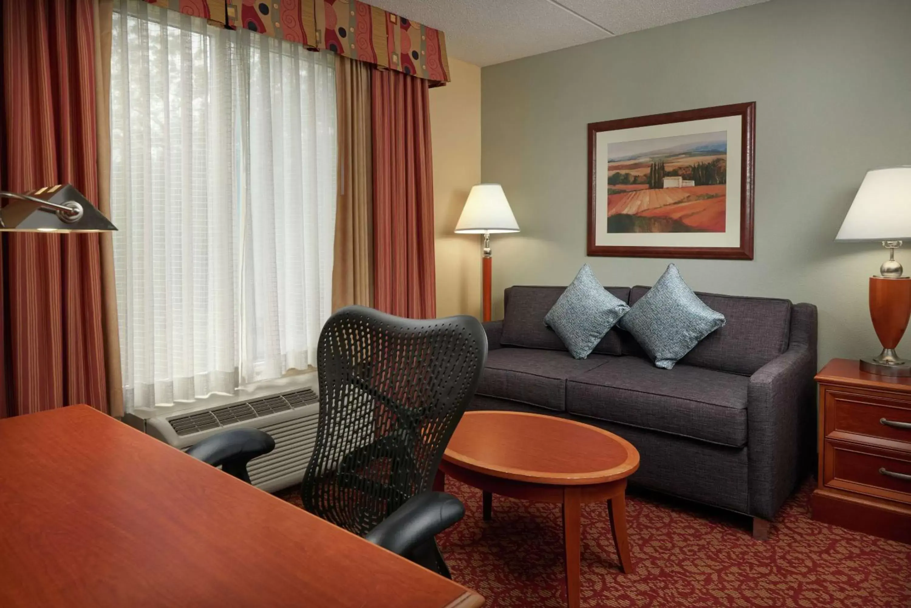 Bedroom, Seating Area in Hilton Garden Inn Newport News