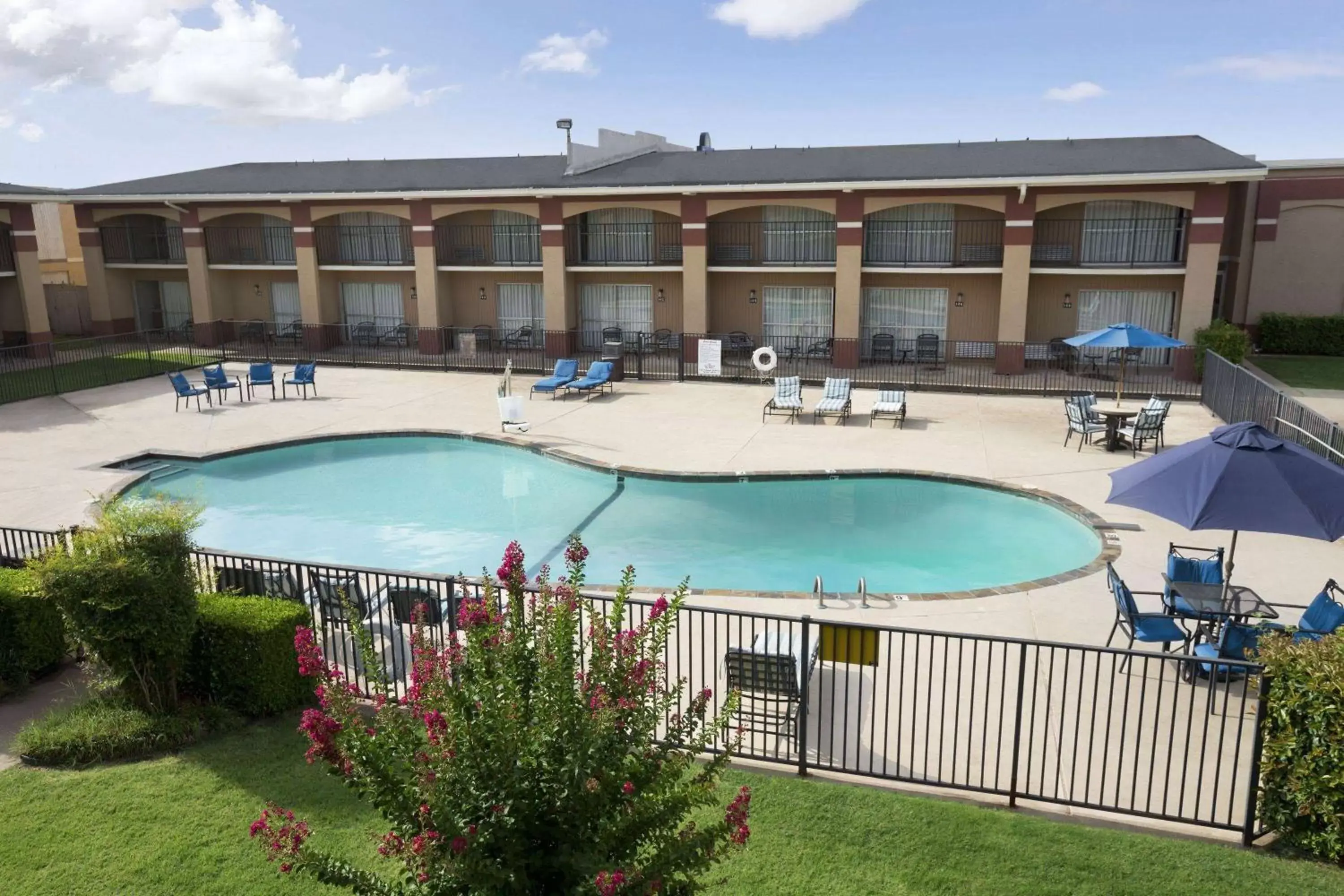 Pool view in Howard Johnson by Wyndham Oklahoma City OKC Airport, Fairgrounds, I40 Pool view in Howard Johnson by Wyndham Oklahoma City OKC Airport, Fairgrounds, I40