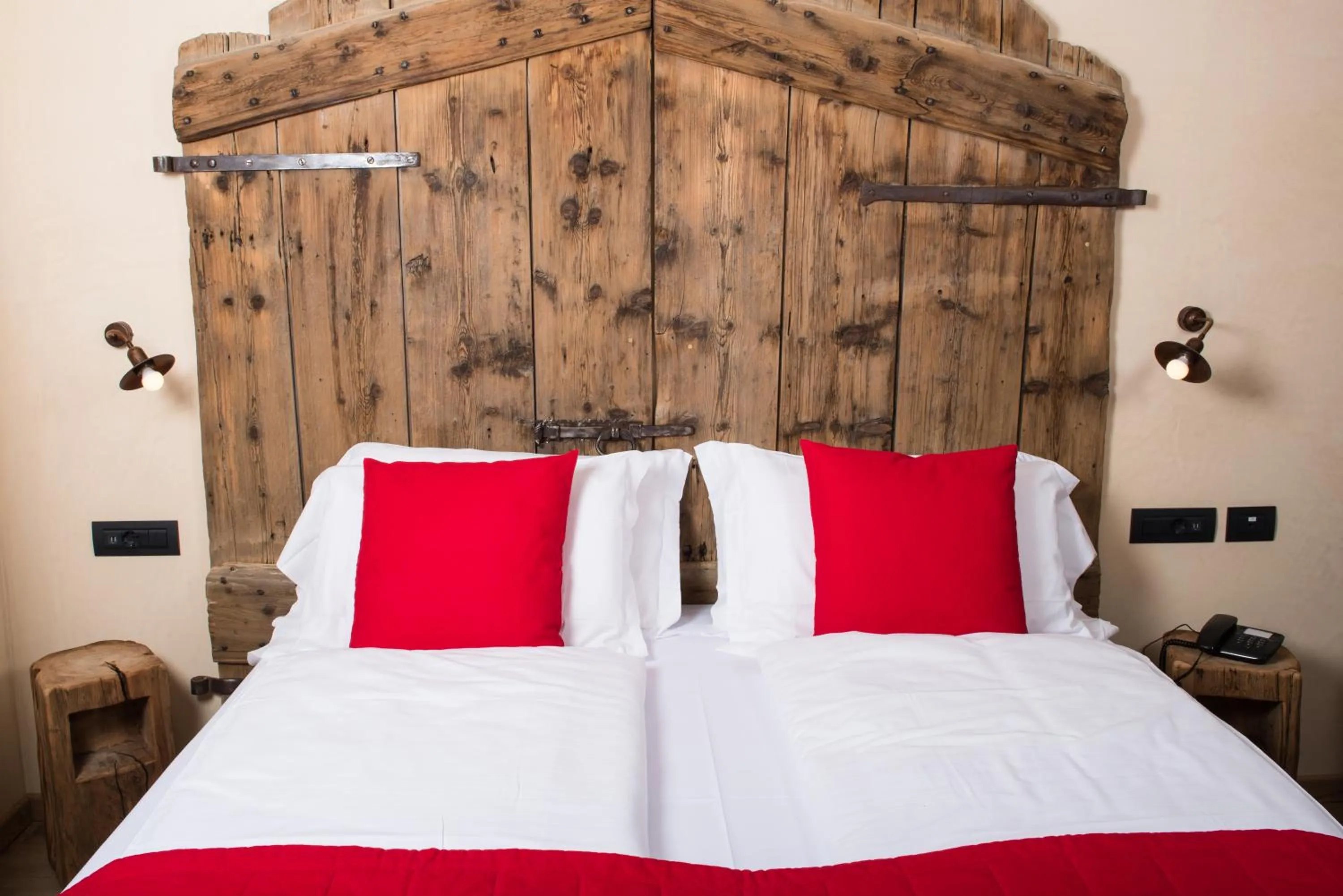 Decorative detail, Bed in Francesin Active Hotel