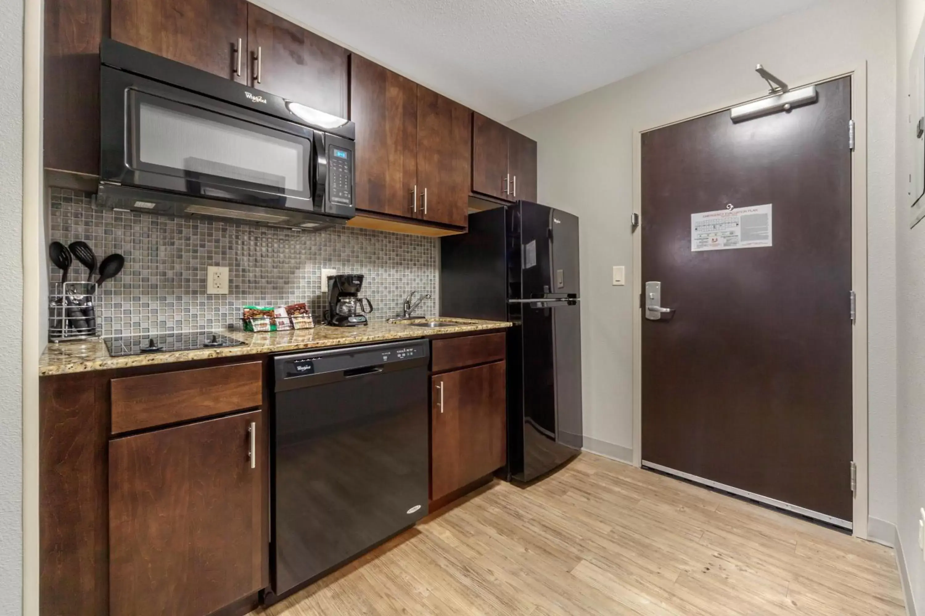 Kitchen or kitchenette, Kitchen/Kitchenette in MainStay Suites Lincoln University Area