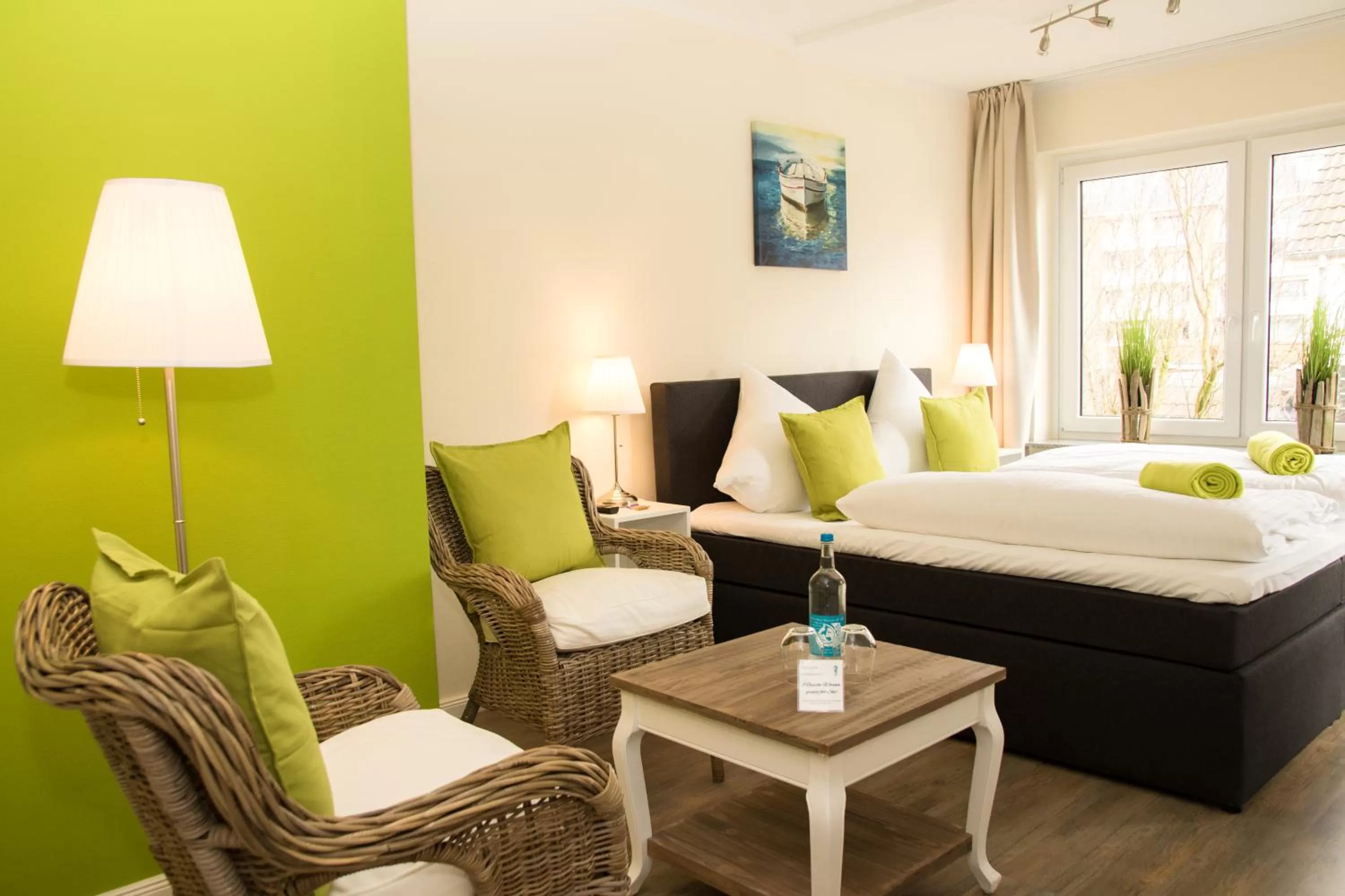 Photo of the whole room, Bed in Das Frühstückshotel Büsum