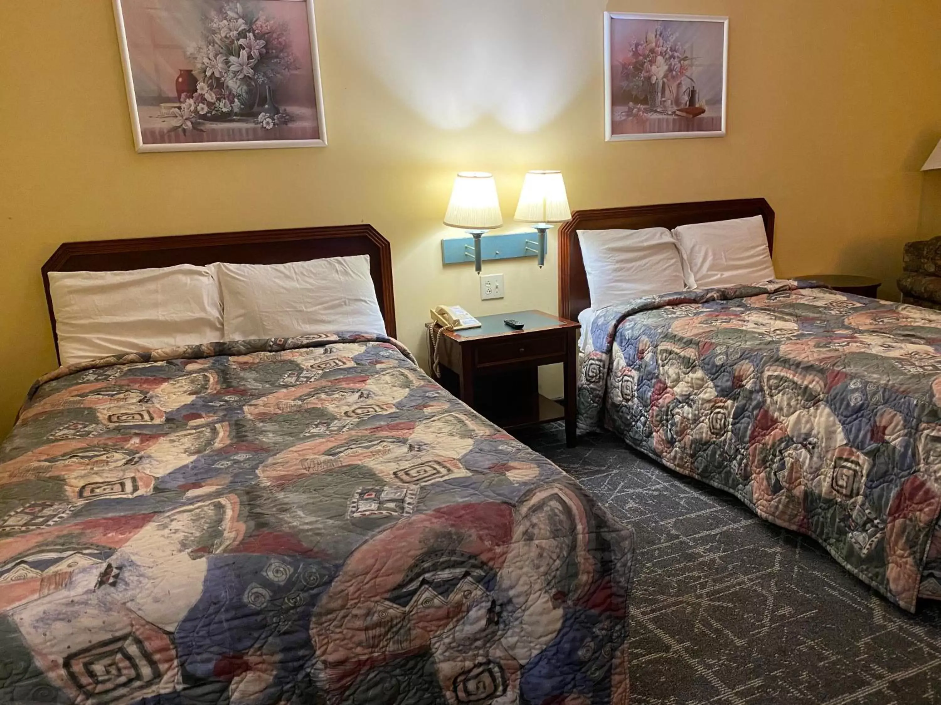 Bedroom, Bed in Knights Inn & Suites Dublin Bedroom, Bed in Knights Inn & Suites Dublin