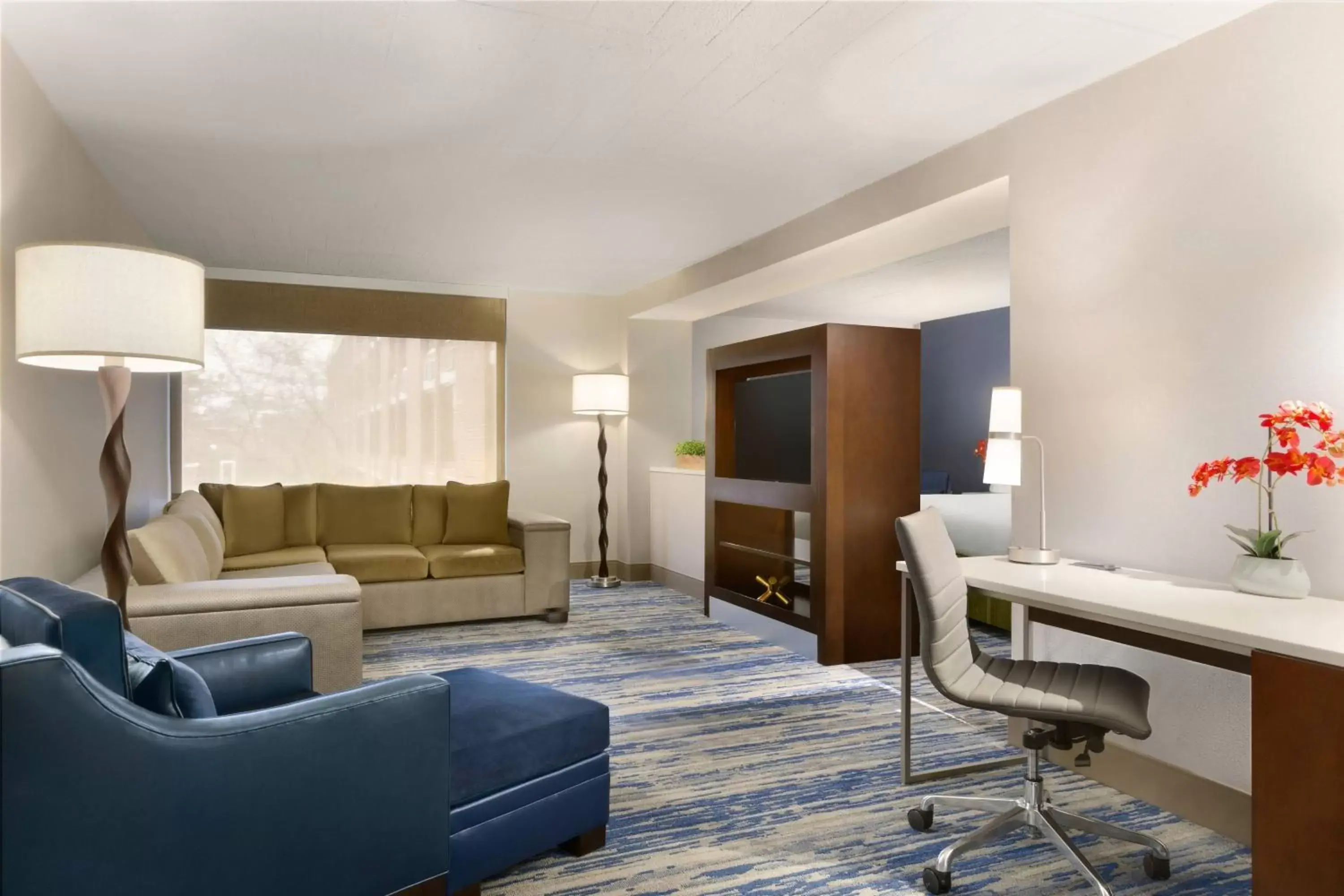 Bedroom, Seating Area in Delta Hotels by Marriott Detroit Metro Airport