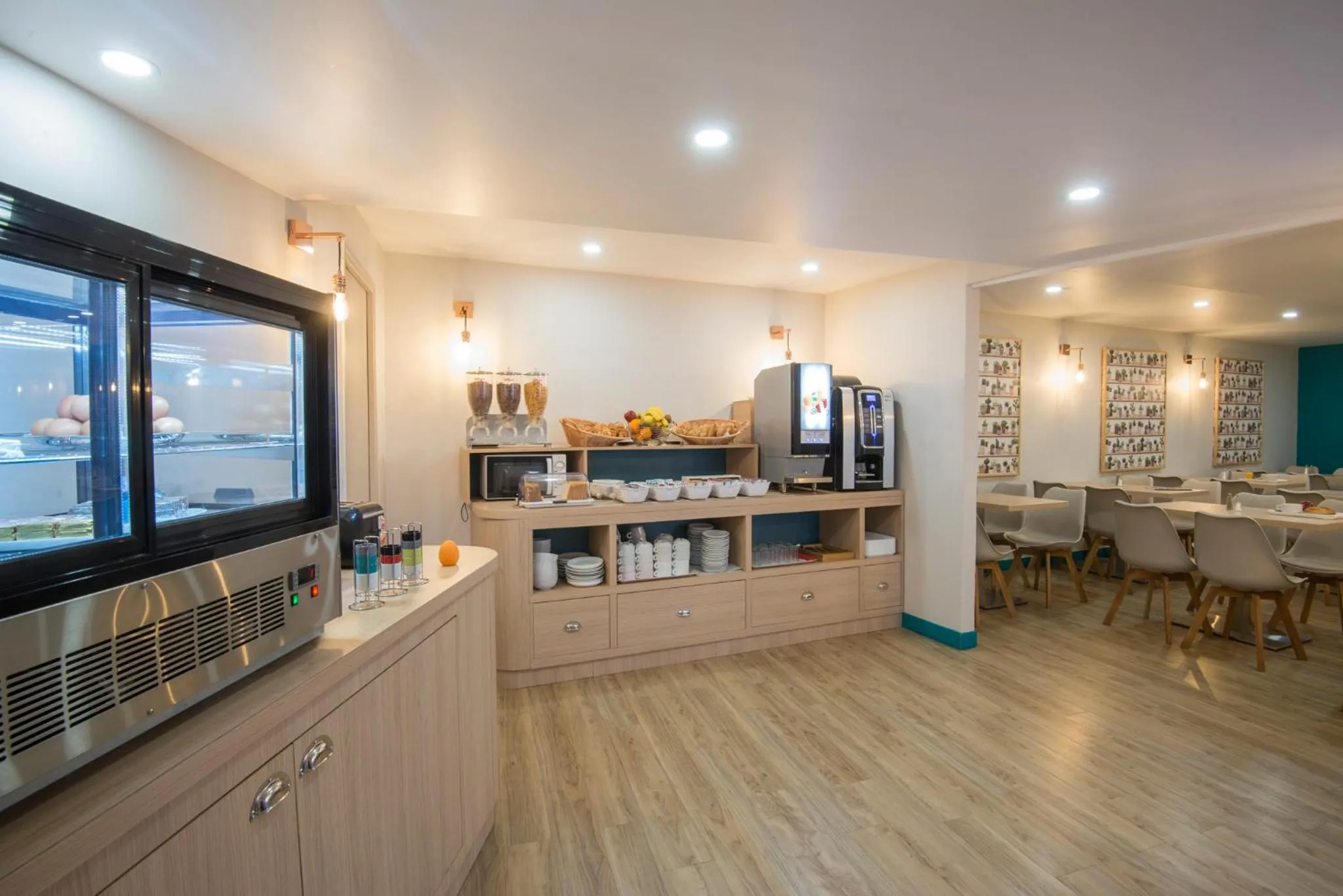 Continental breakfast in Hotel Du Midi