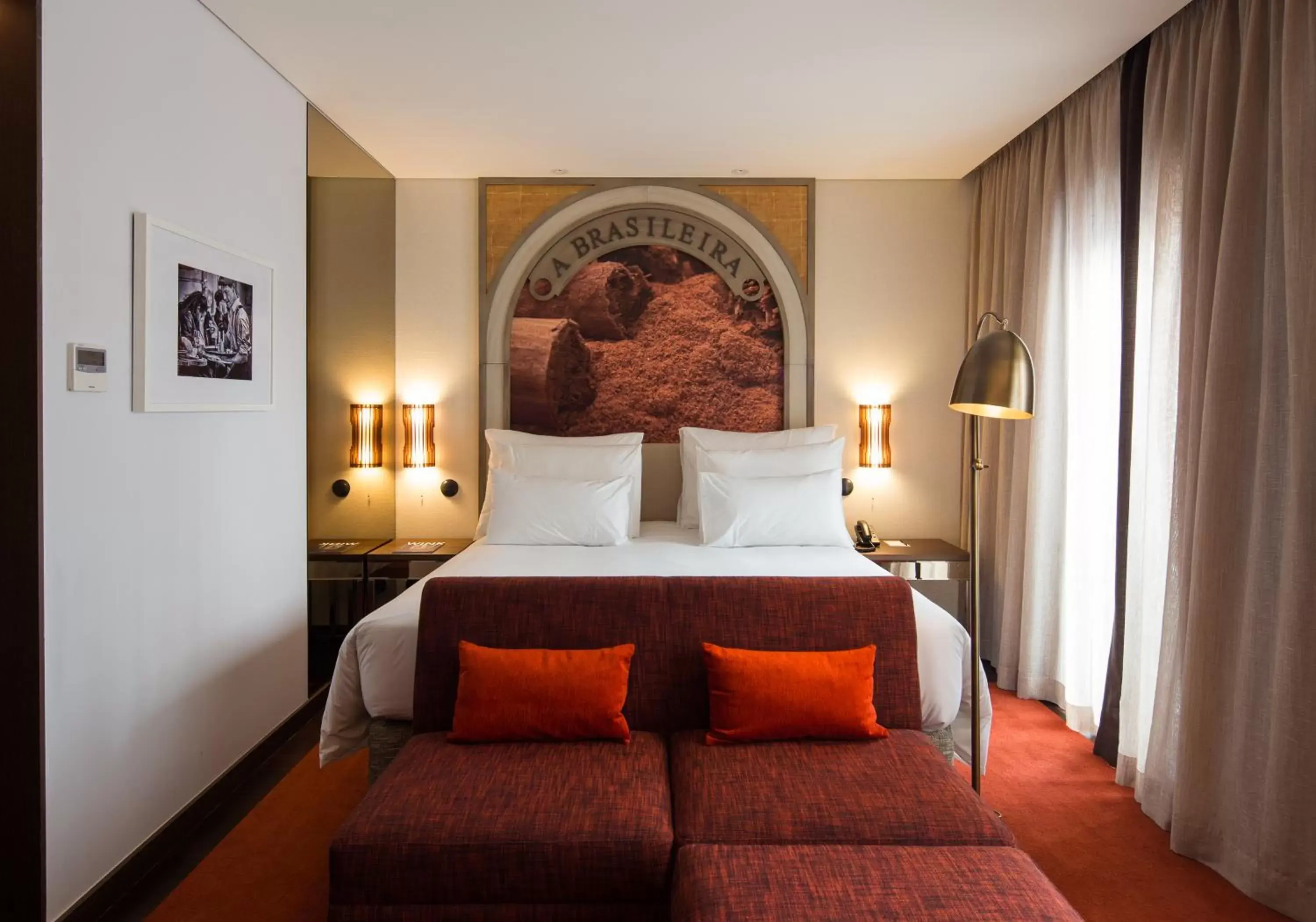 Bedroom, Bed in Pestana Porto - A Brasileira, City Center & Heritage Building