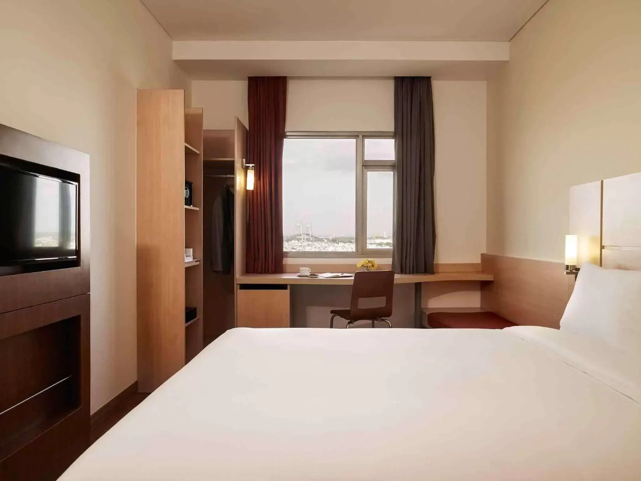 Photo of the whole room, Bed in Ibis Saigon South Photo of the whole room, Bed in Ibis Saigon South