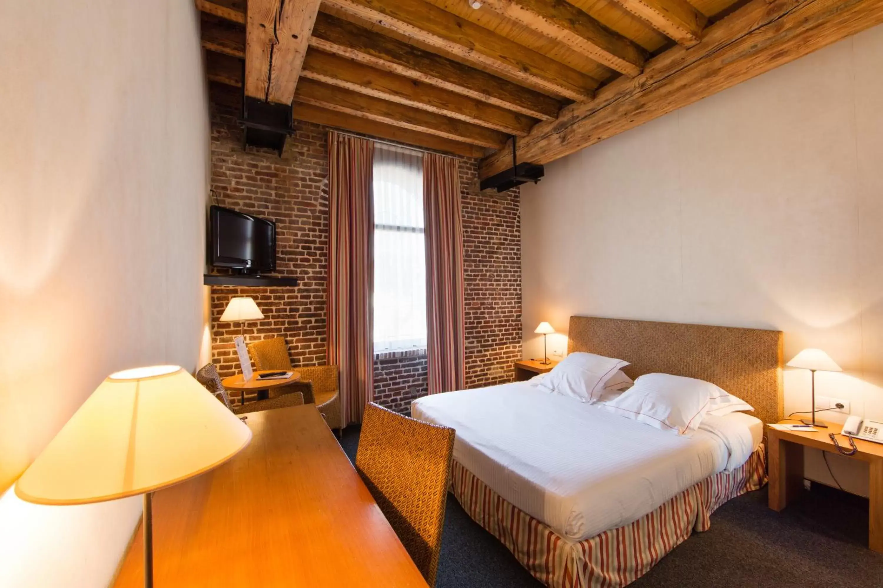 Photo of the whole room, Bed in Ghent River Hotel