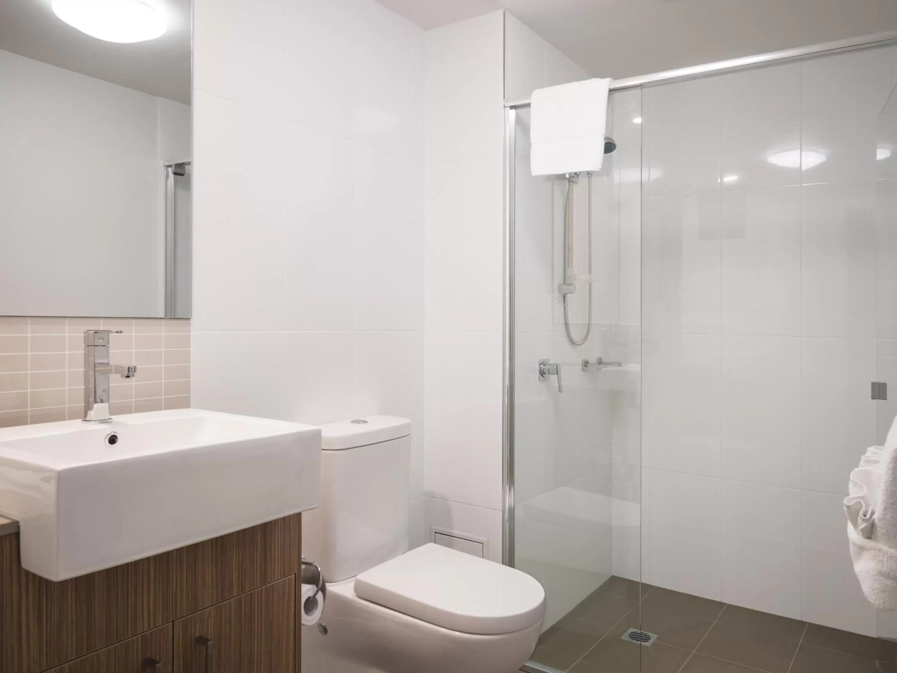 Toilet, Bathroom in Oaks Mackay Rivermarque Hotel