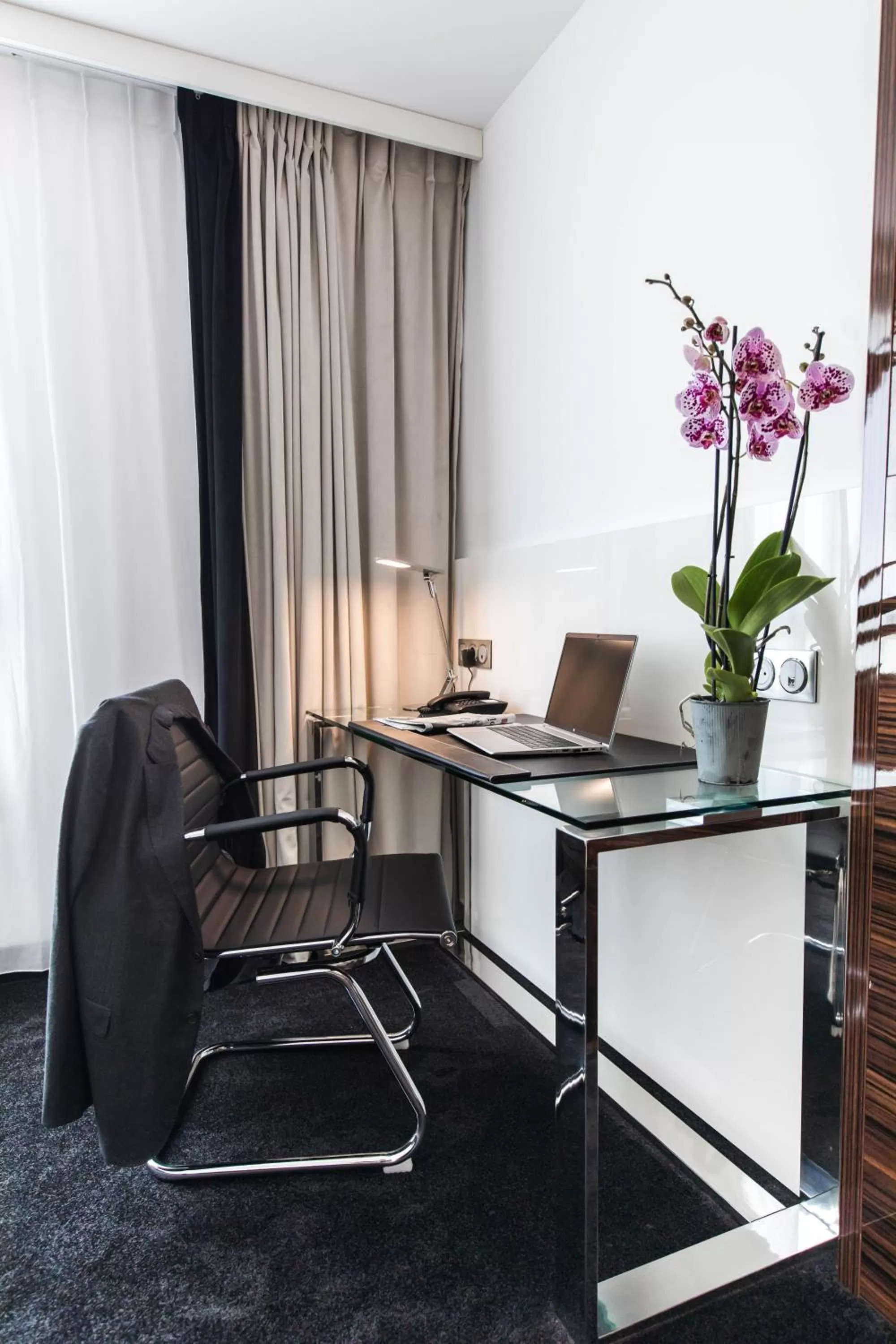 Seating area in Westotel Tours Val de Loire