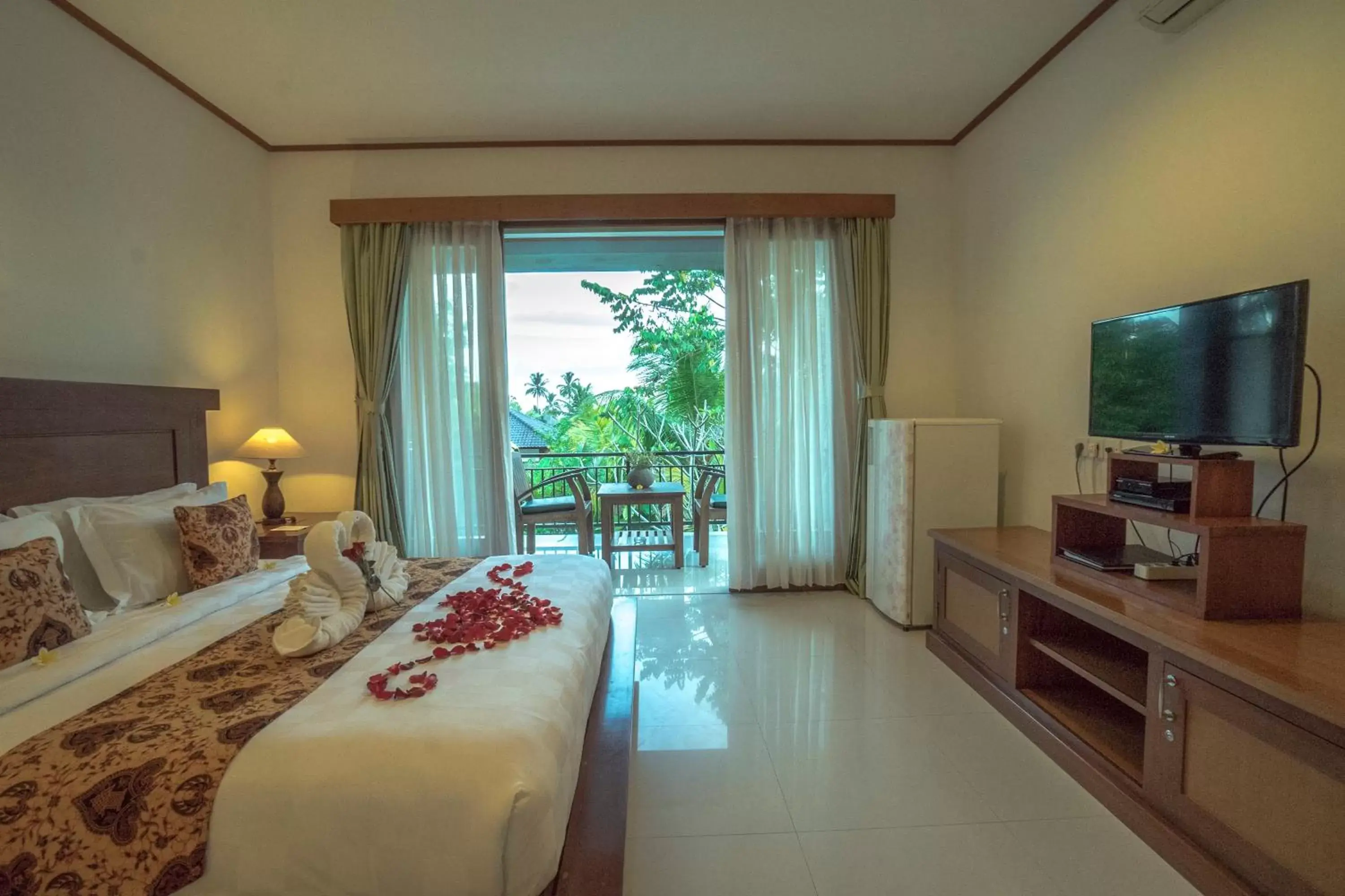 Photo of the whole room in Gita Maha Ubud Hotel by Mahaputra-CHSE Certified