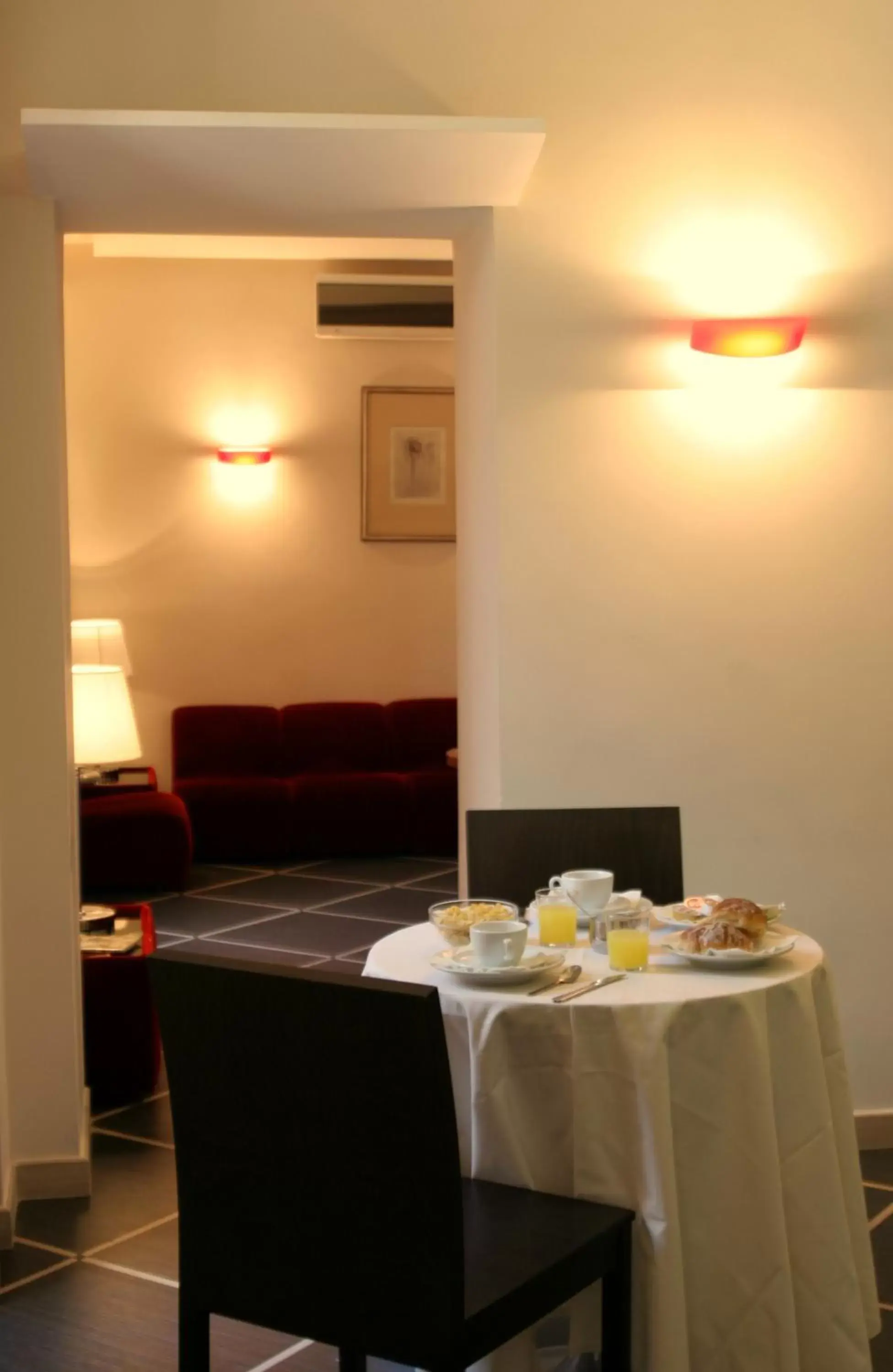 Restaurant/places to eat in Hotel Garda
