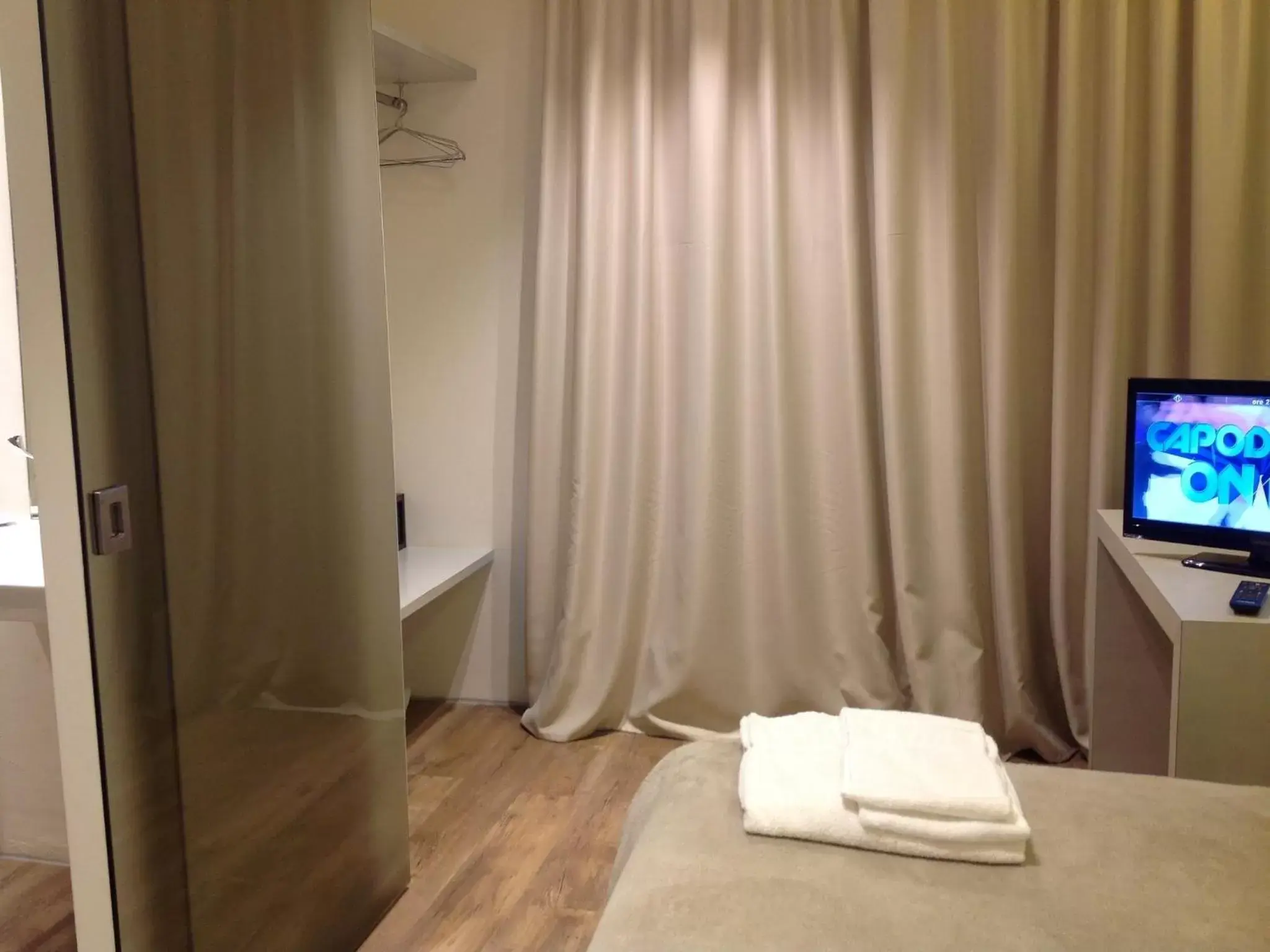 Single Room - Disability Access in Bell Suite Hotel