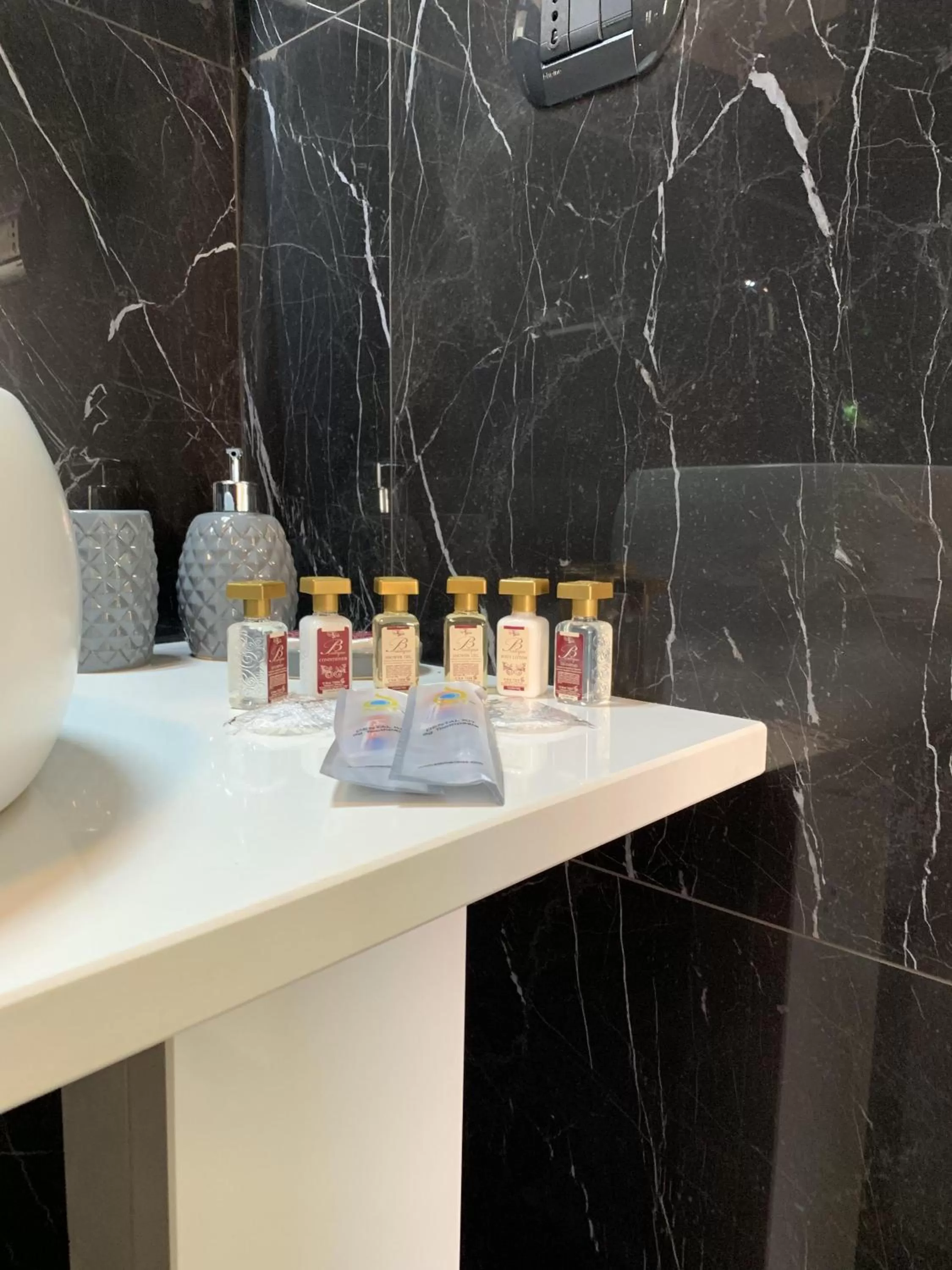 Bathroom in National Gallery Taormina B&B