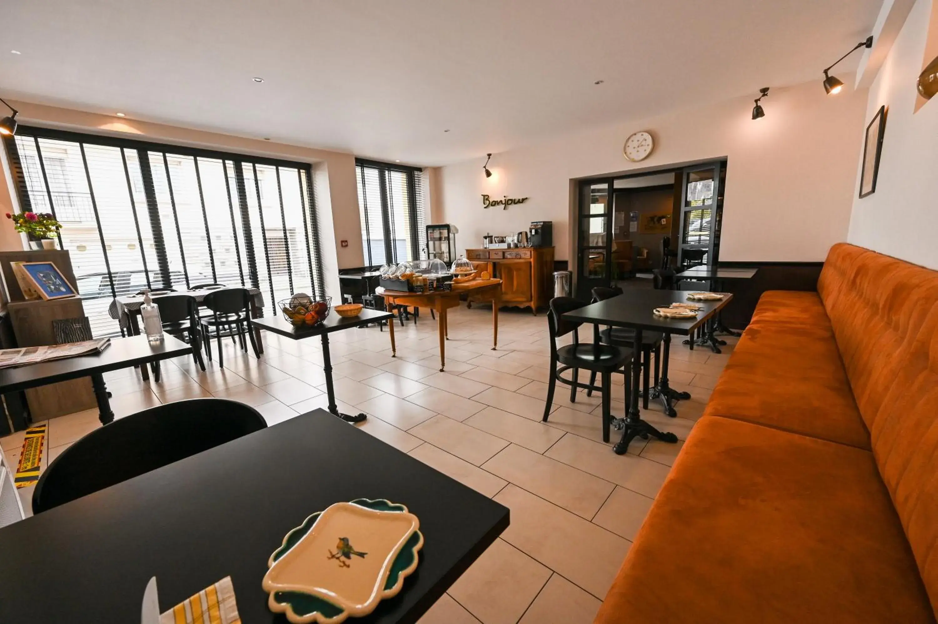 Breakfast in Anne De Bretagne Breakfast in Anne De Bretagne