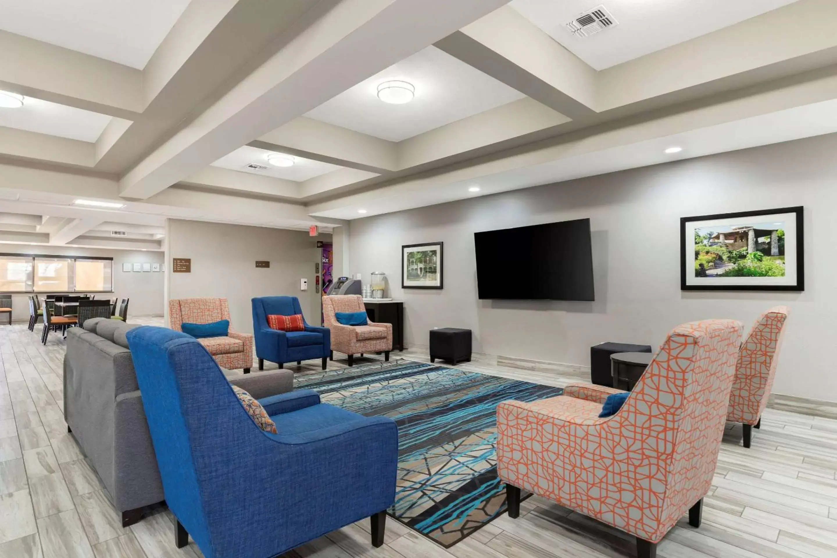 Lobby or reception, Seating Area in Comfort Inn & Suites Near Medical Center