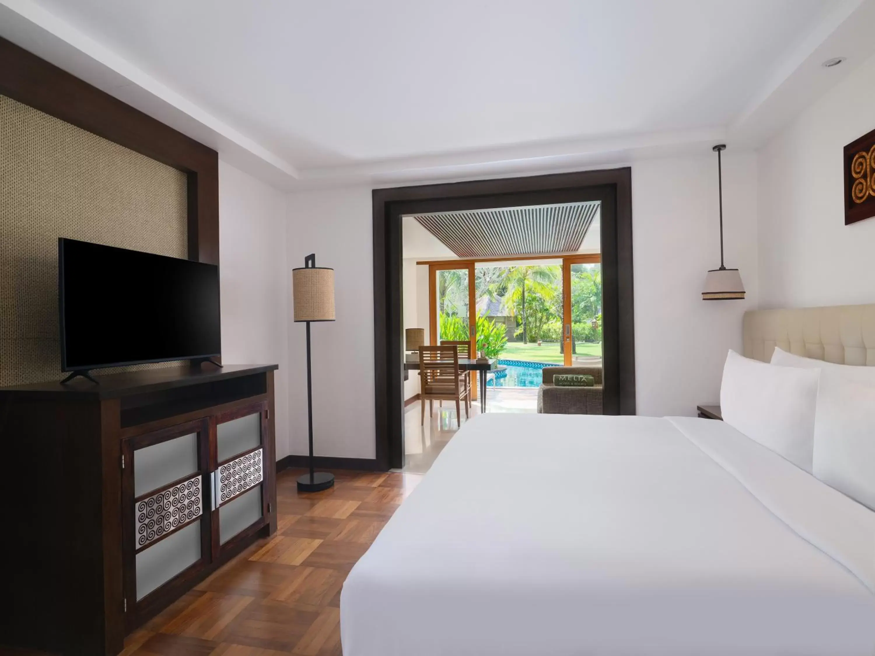 Bed, TV/Entertainment Center in Melia Bali