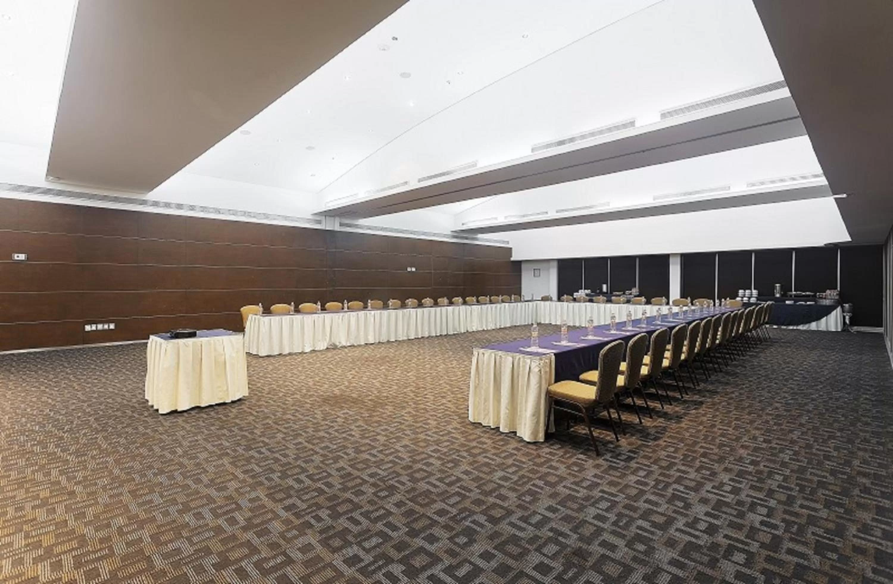 Meeting/conference room in Crowne Plaza Villahermosa by IHG
