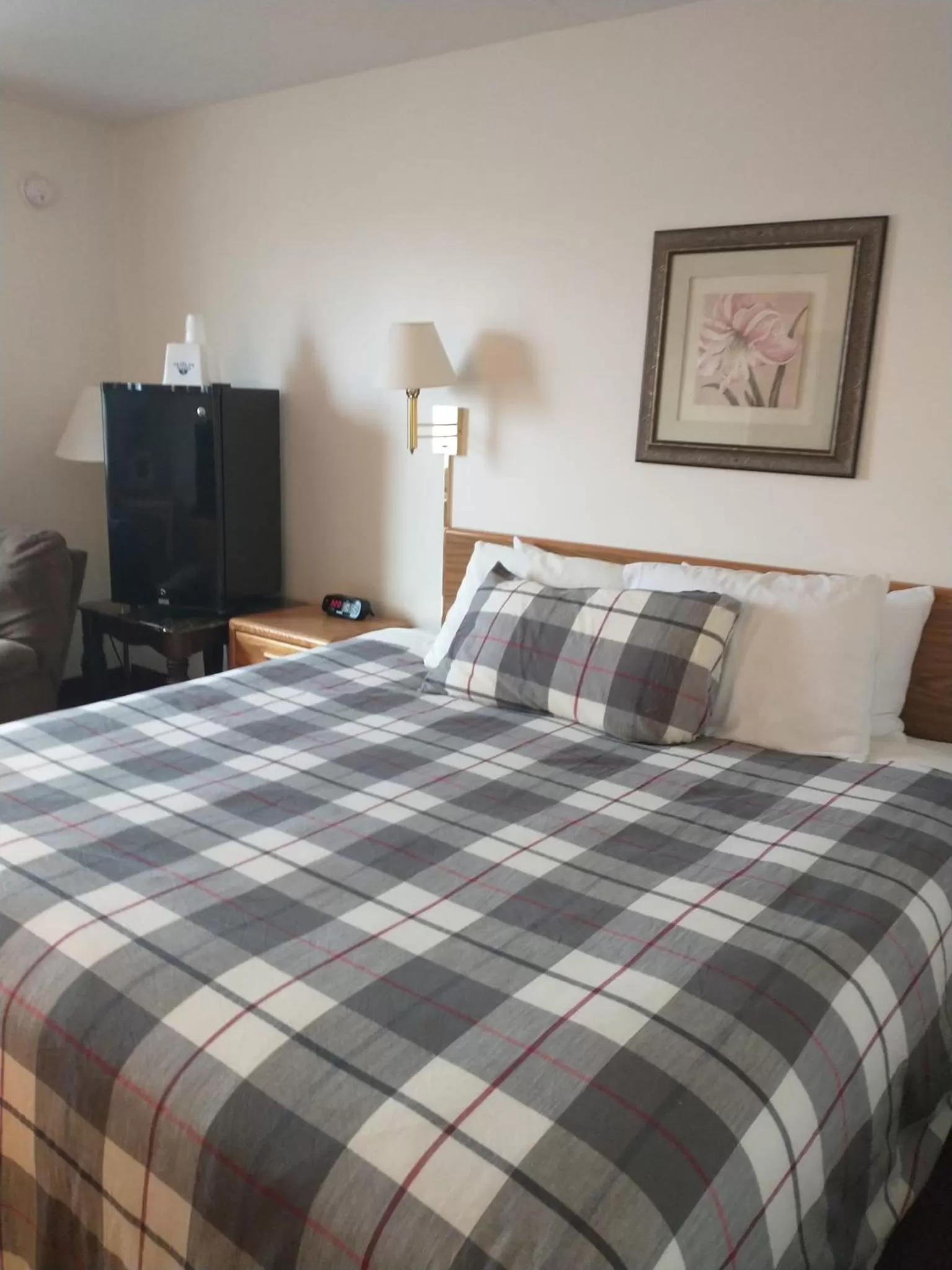 Bed in Sauk River Inn & Suites, a Travelodge by Wyndham