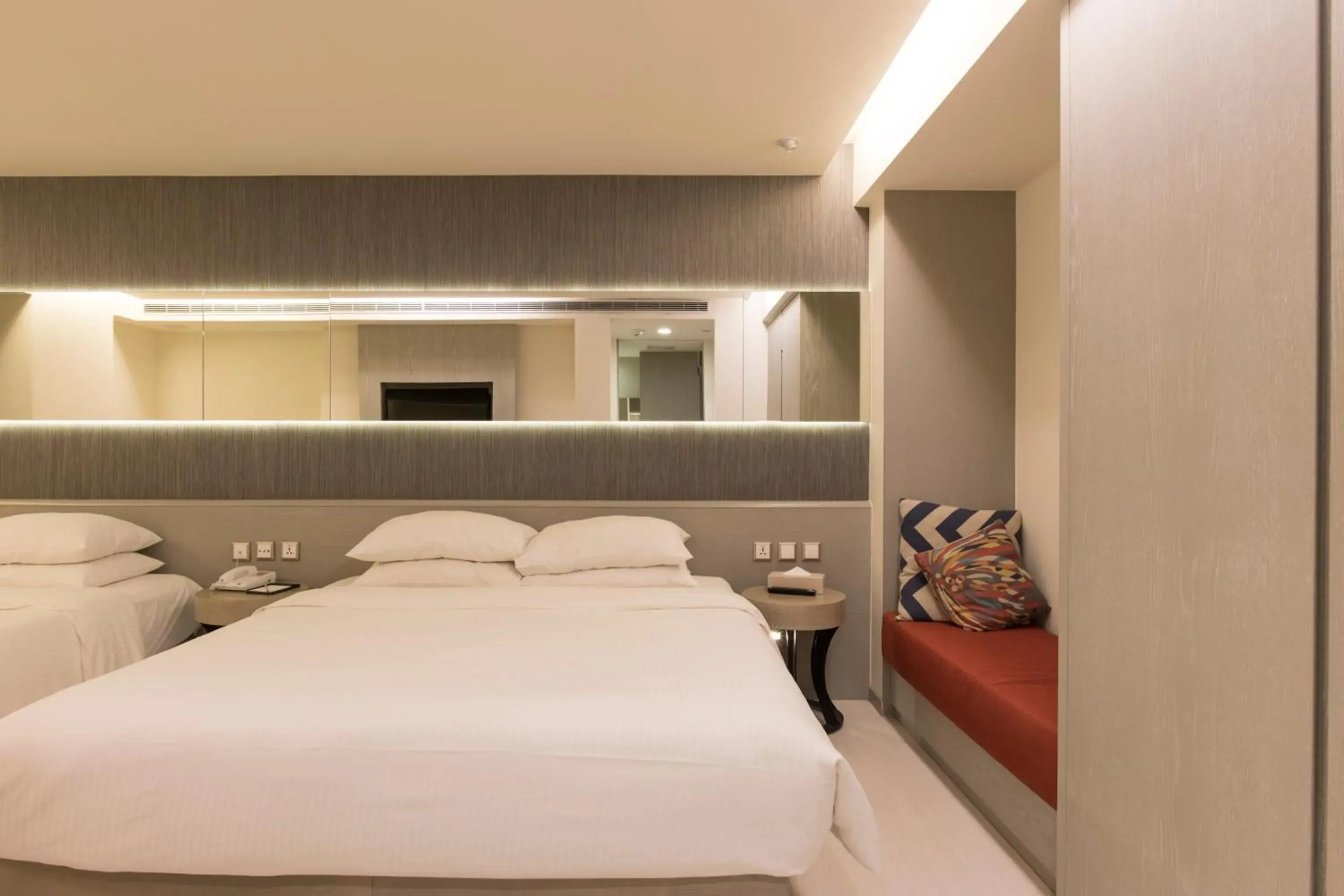 Photo of the whole room, Bed in Inhouse Hotel Yehliu