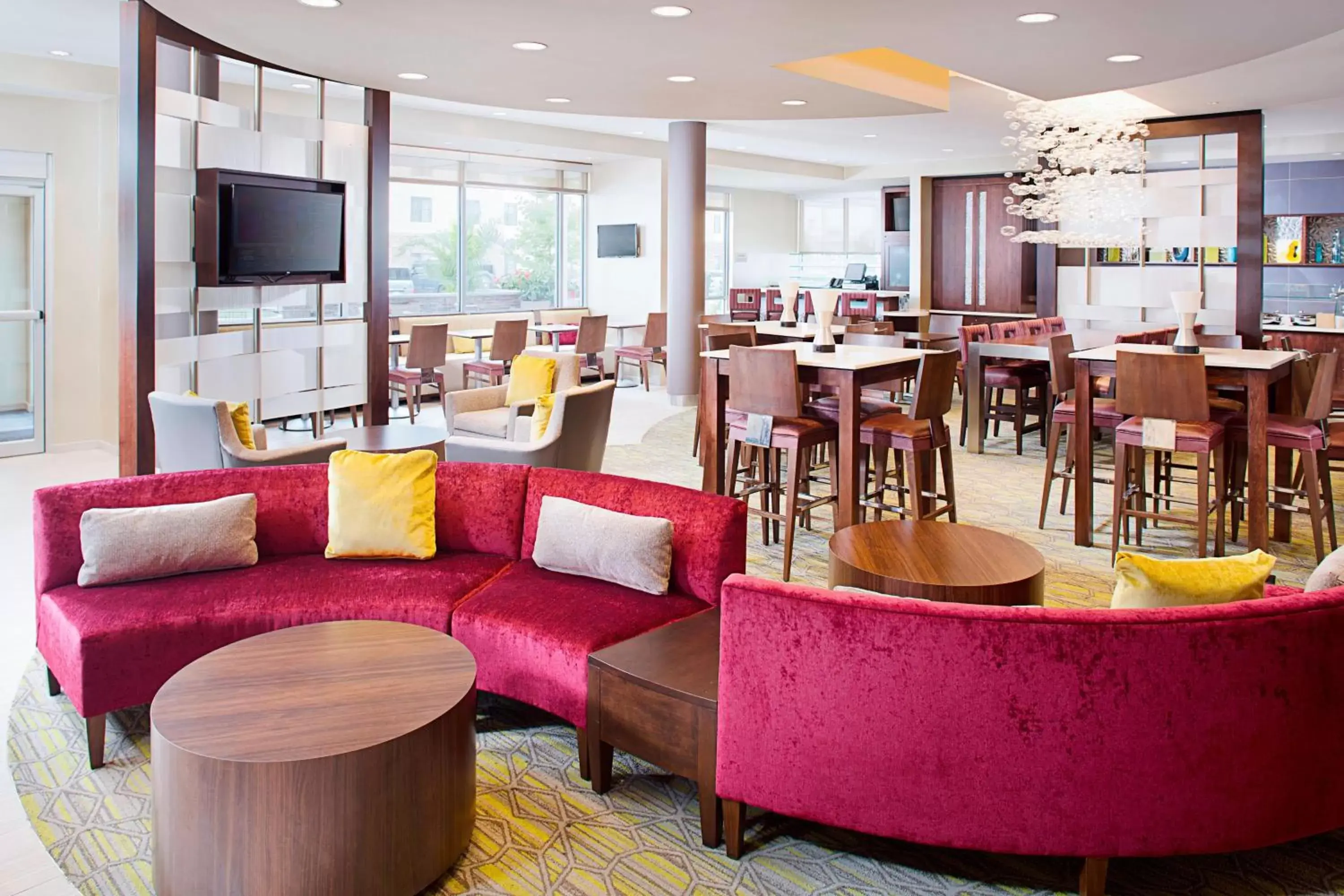 Lobby or reception, Lounge/Bar in SpringHill Suites by Marriott Carle Place Garden City