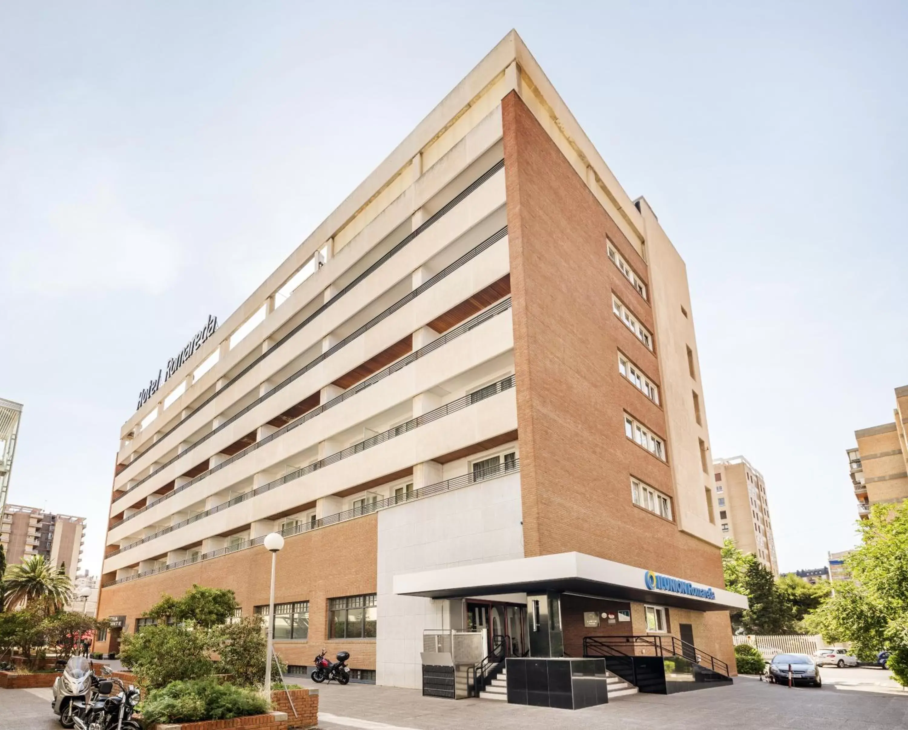 Facade/entrance, Property Building in Ilunion Romareda