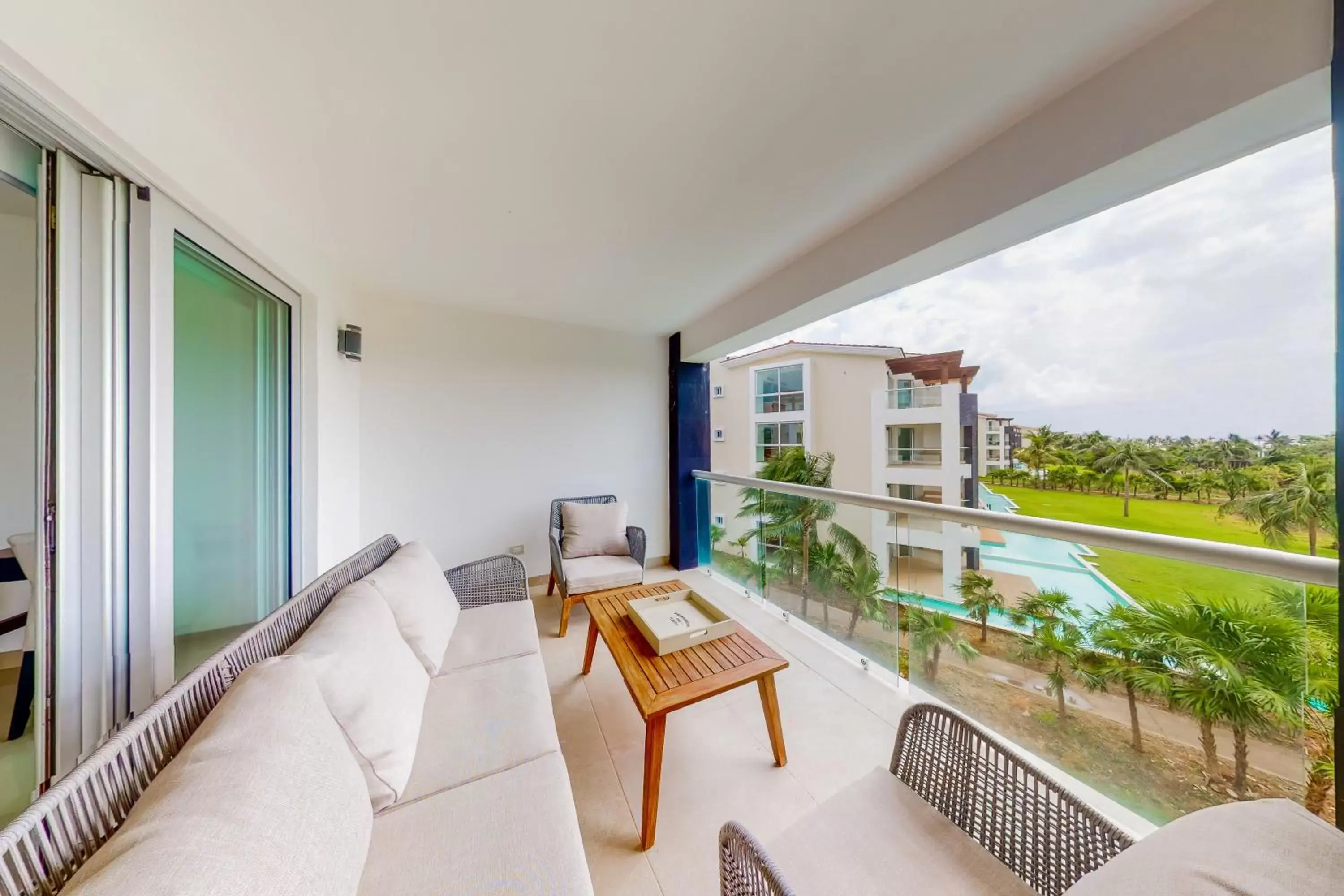 Balcony/Terrace in Hakuna Matata 725N at Mareazul Beachfront