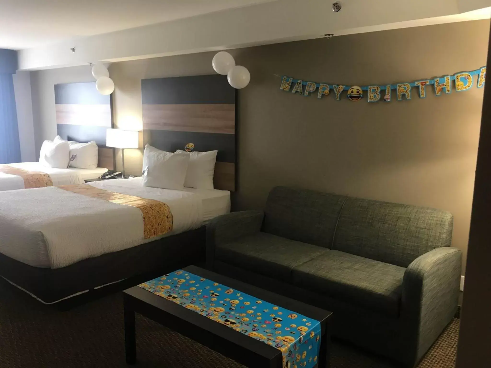 Photo of the whole room, Bed in Days Inn & Suites by Wyndham Lindsay