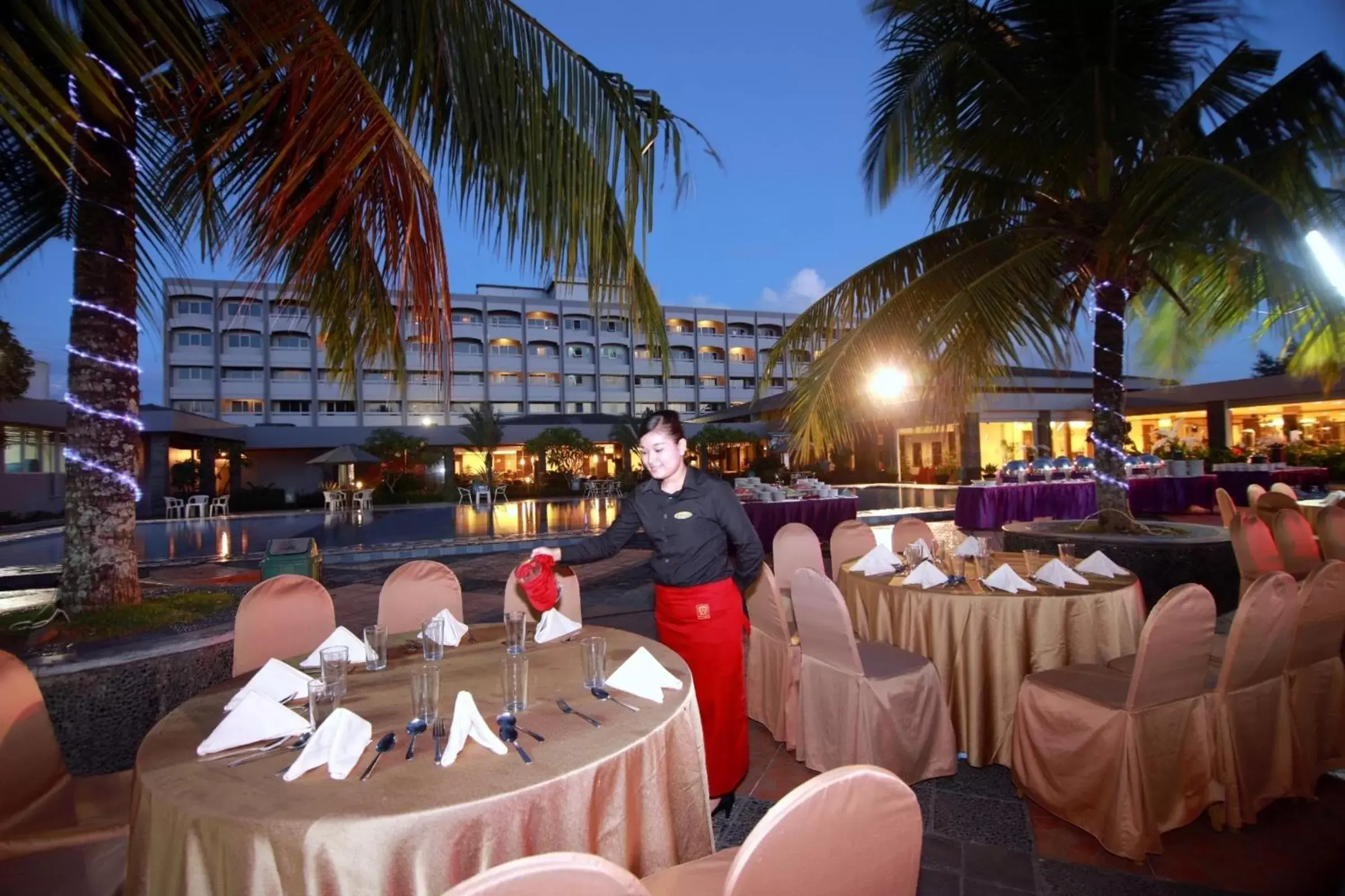 Evening entertainment, Banquet Facilities in Pangeran Beach Hotel