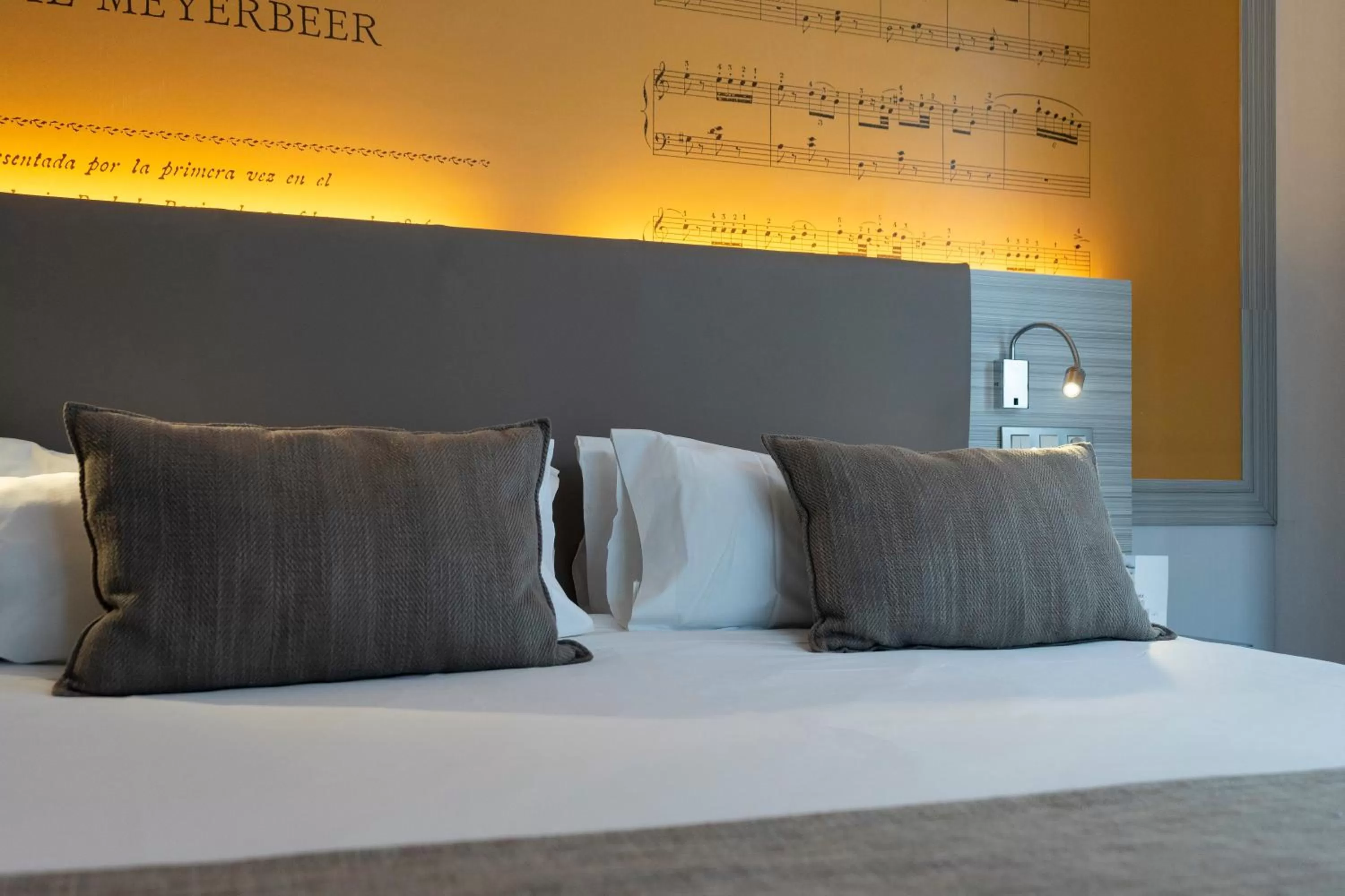 Bed in Petit Palace Boqueria Garden